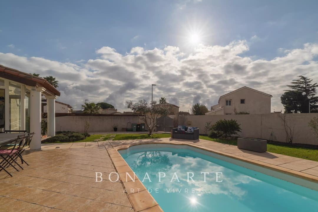 Maison plain-pied avec piscine à Sauvian – Confort, espace et praticité - Photo 2