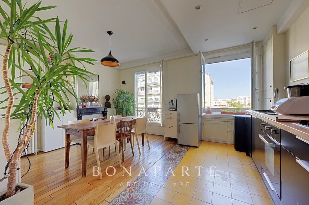 Paris 14e – Haussmannien, étage élevé avec ascenseur, balcon et vue dégagée - Photo 10