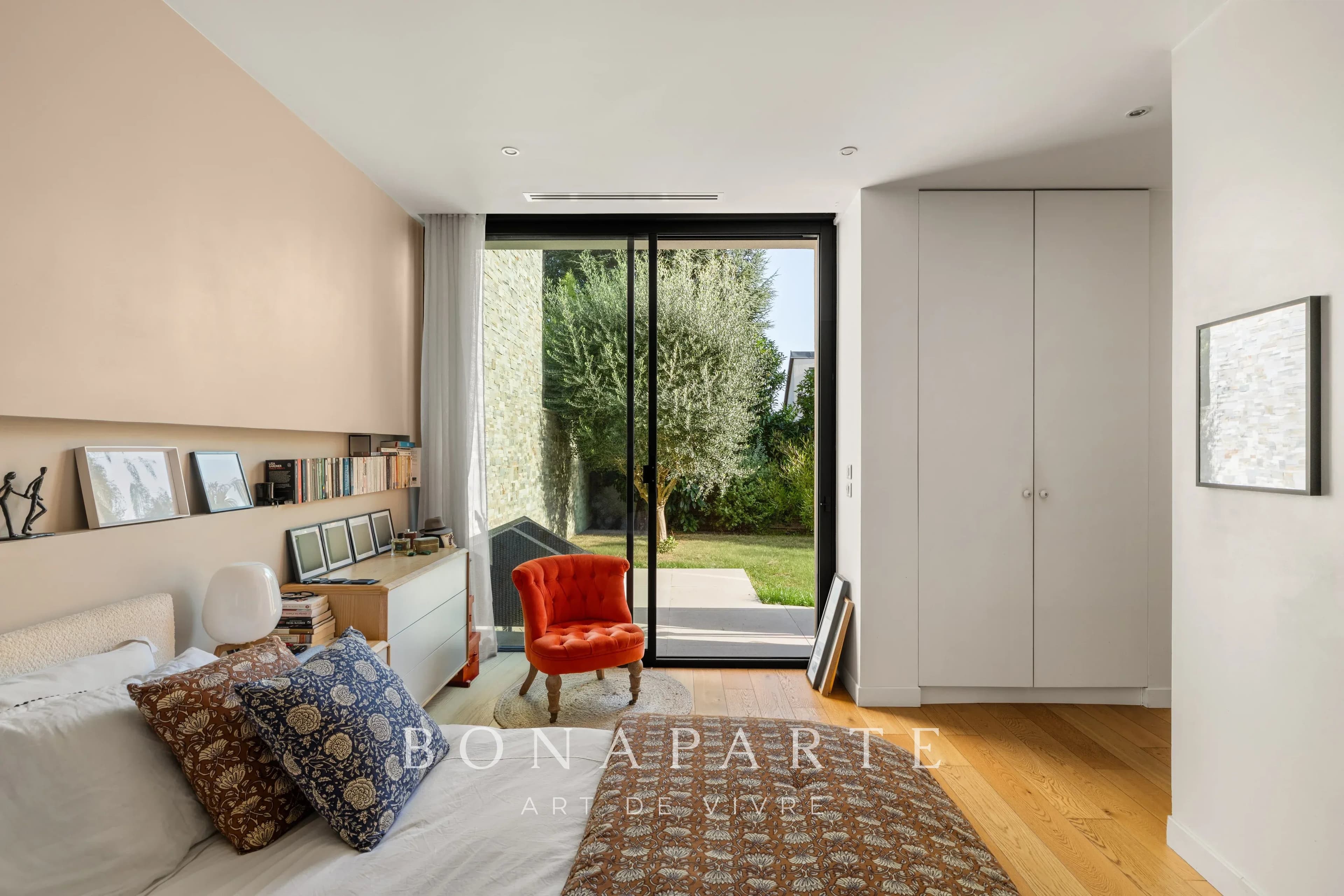 RUEIL-MALMAISON – MAISON CONTEMPORAINE 235 M² – 5 CHAMBRES – PISCINE – SAINT-CUCUFA - Photo 10