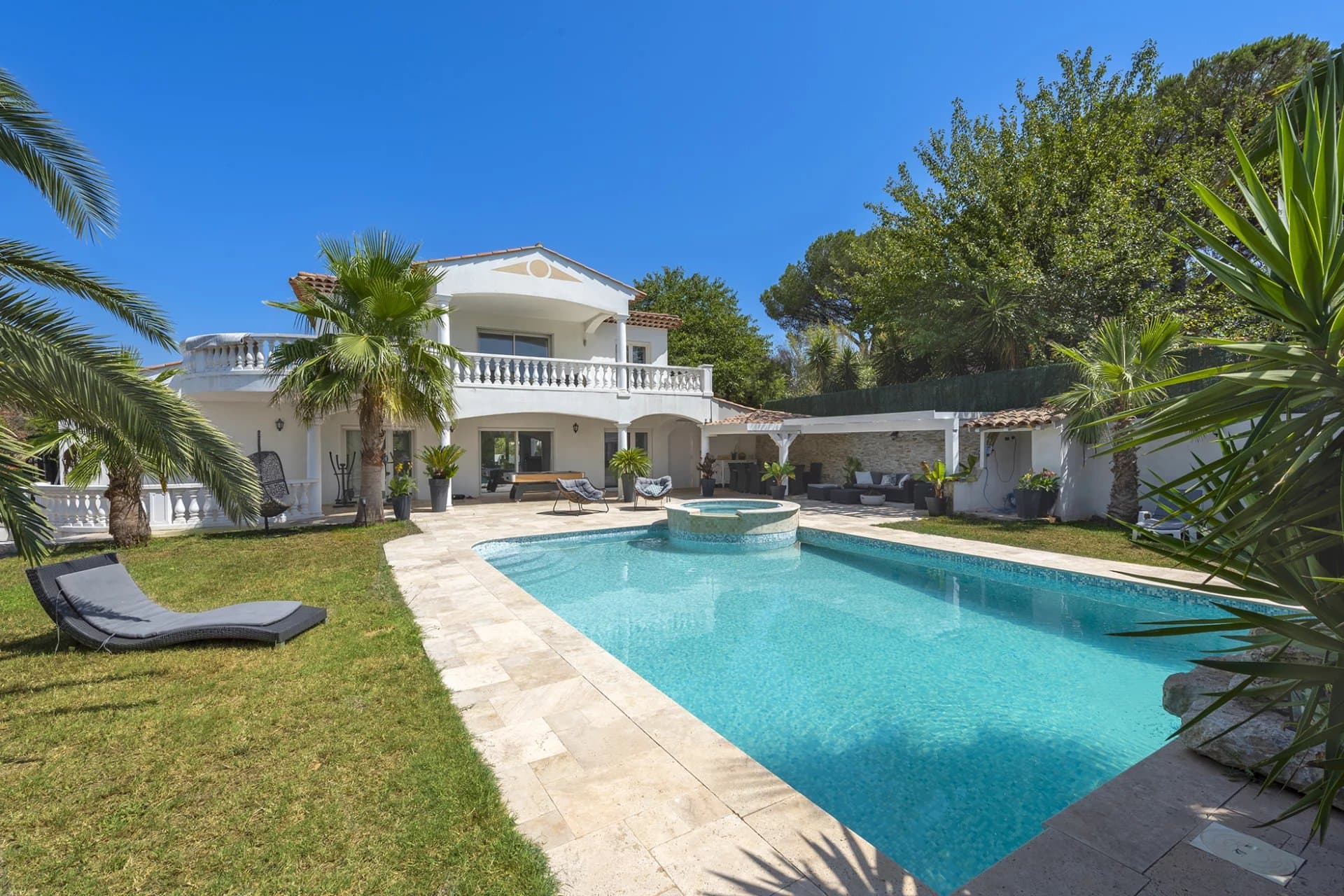 EXCLUSIVITE : Villa - 172 m² - 7 pièces - Photo 2