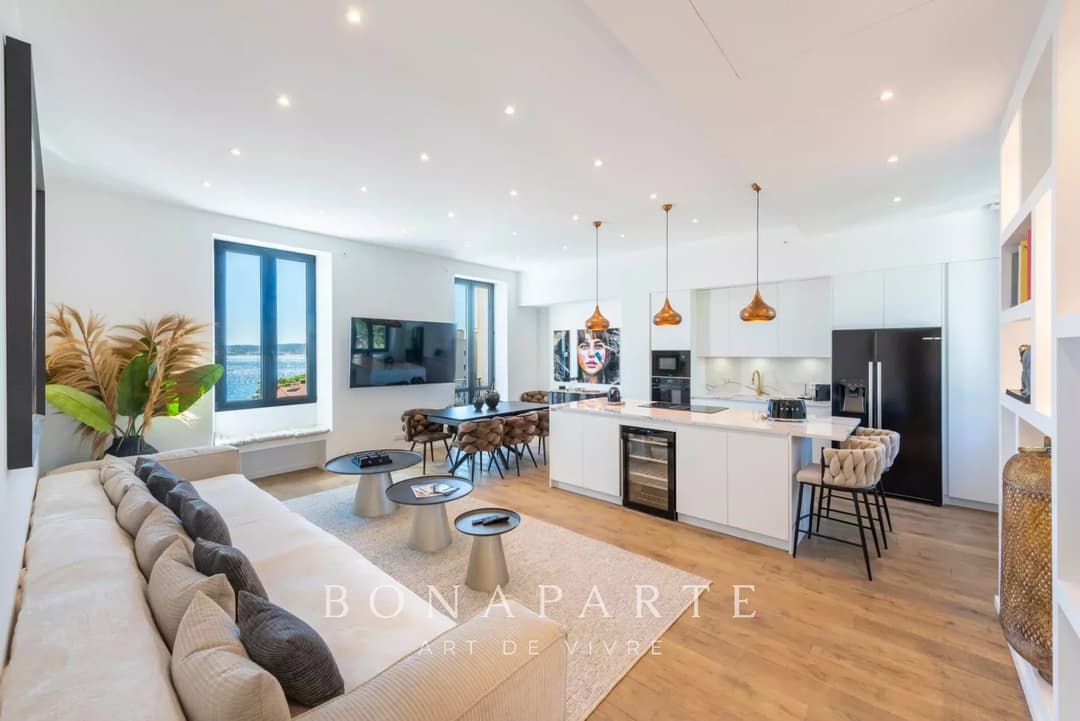 Superbe appartement rénové avec vue mer panoramique – Sainte-Maxime centre - Photo 3