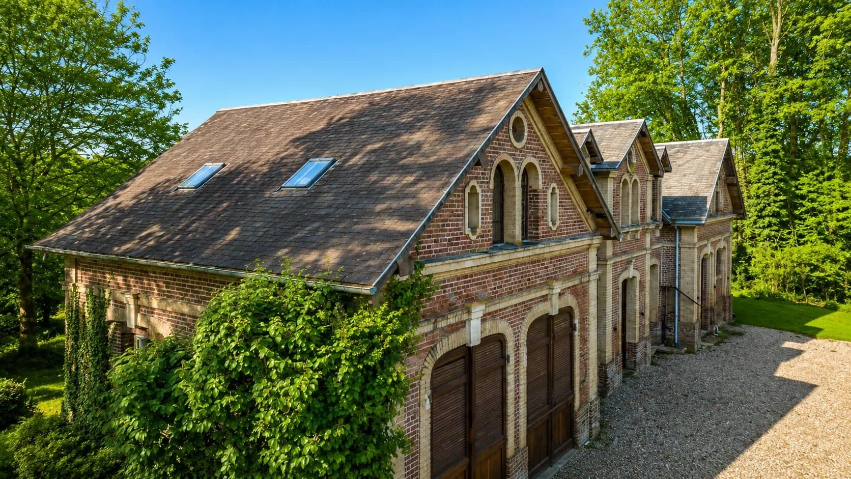 ROUGEMONTIERS - CHATEAU DU XVIIIe SIECLE ET SES ECURIES - Photo 12