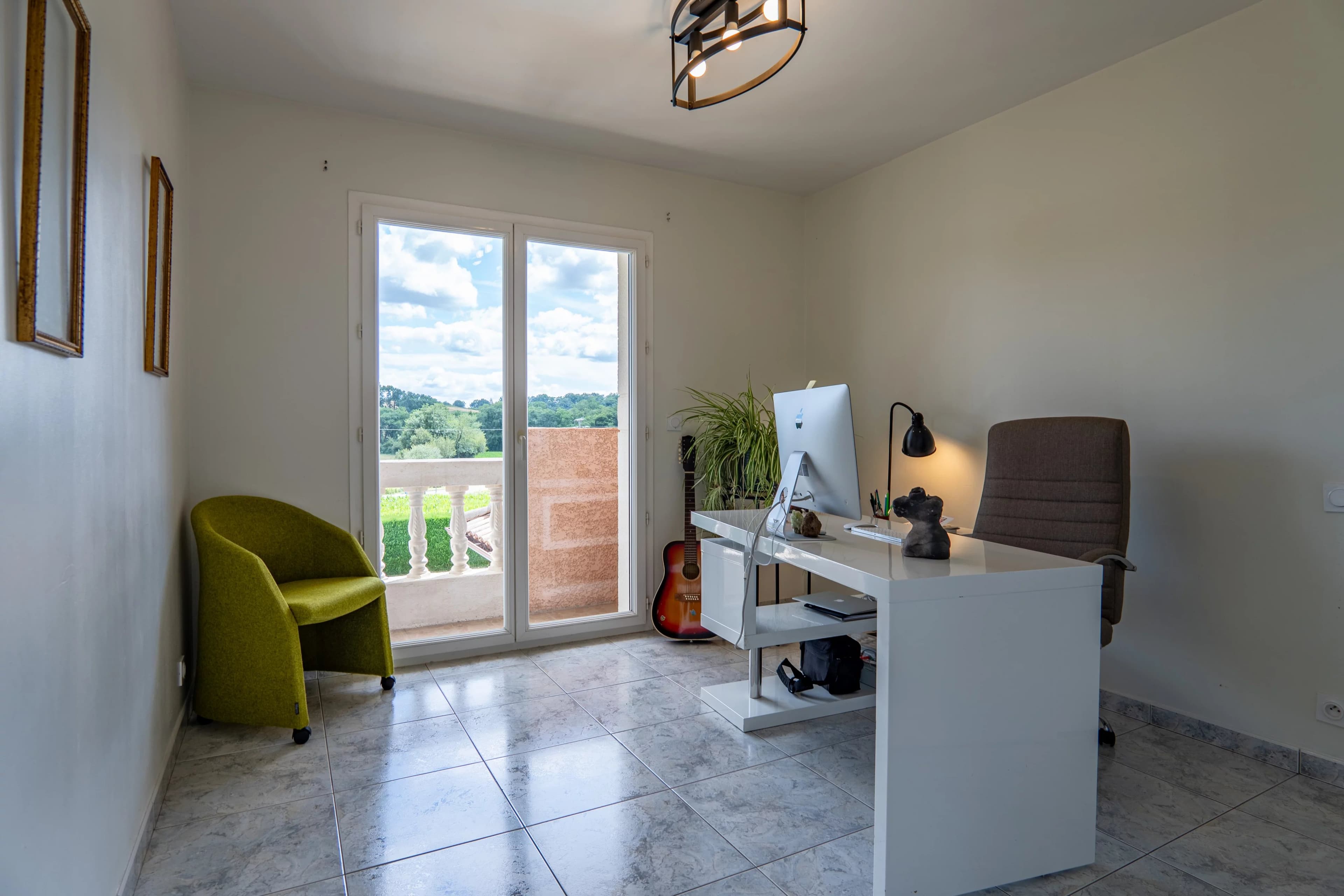 MONTARDON - Maison familiale rénovée avec piscine et vue dégagée - Photo 12
