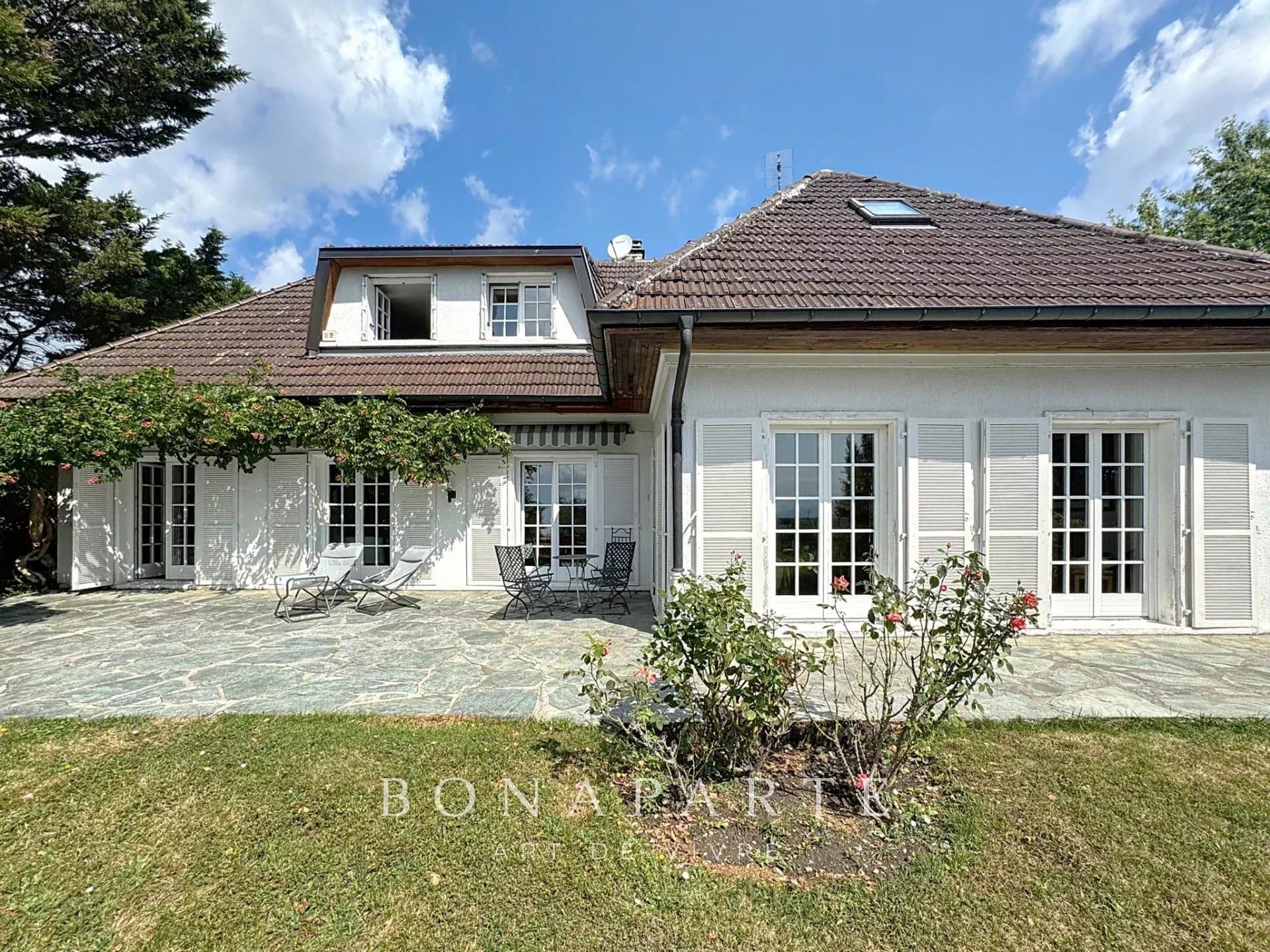 GRILLY / FRONTIÈRE SUISSE - PROPRIÉTÉ DE PRESTIGE AVEC VUE SUR LE MONT-BLANC - Photo 16