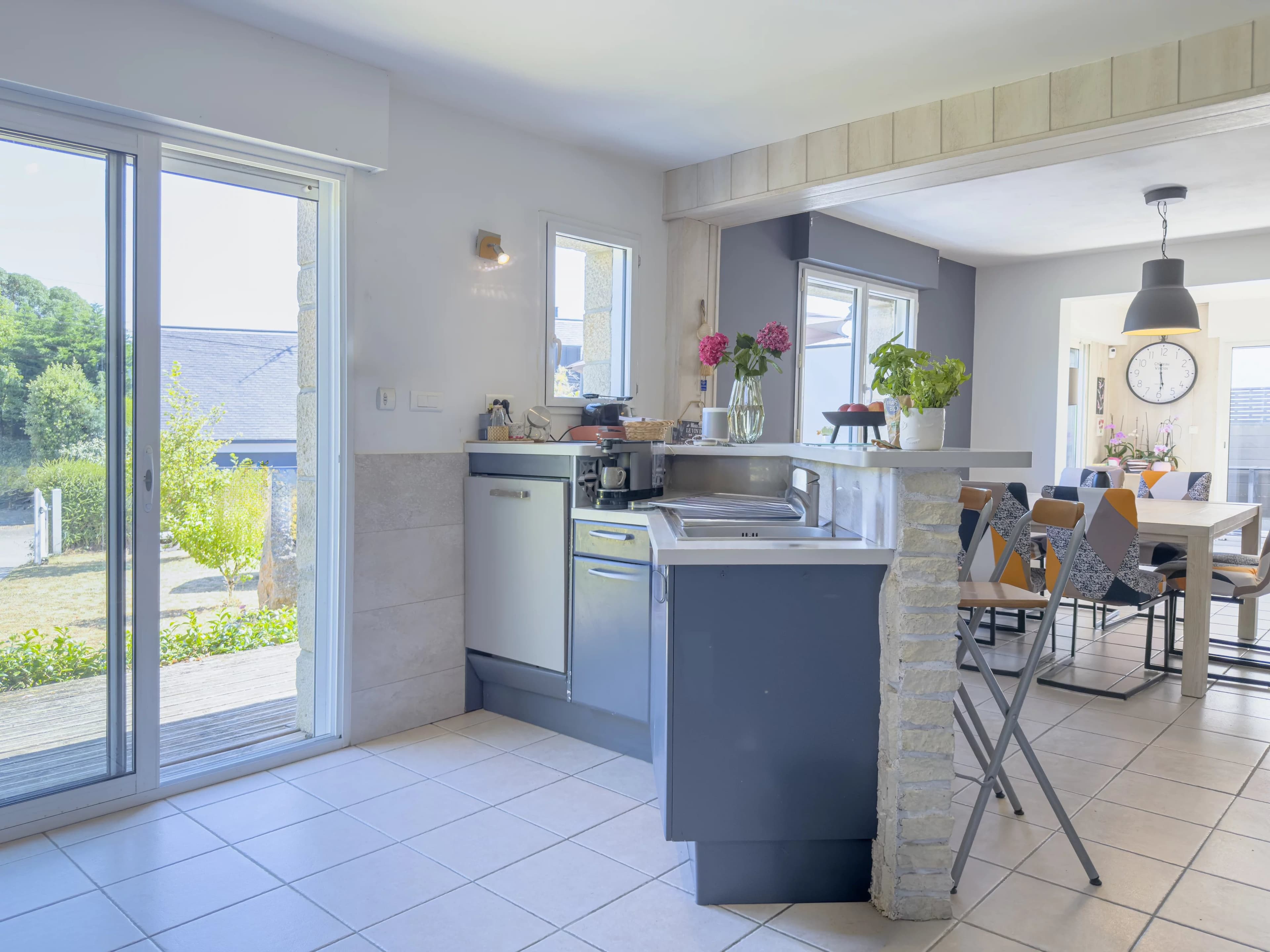 CARNAC, LE BOURG À PIED, LA GRANDE PLAGE À VÉLO : MAISON FAMILIALE AVEC VIE DE PLAIN-PIED, JARDIN PLEIN SUD - Photo 12