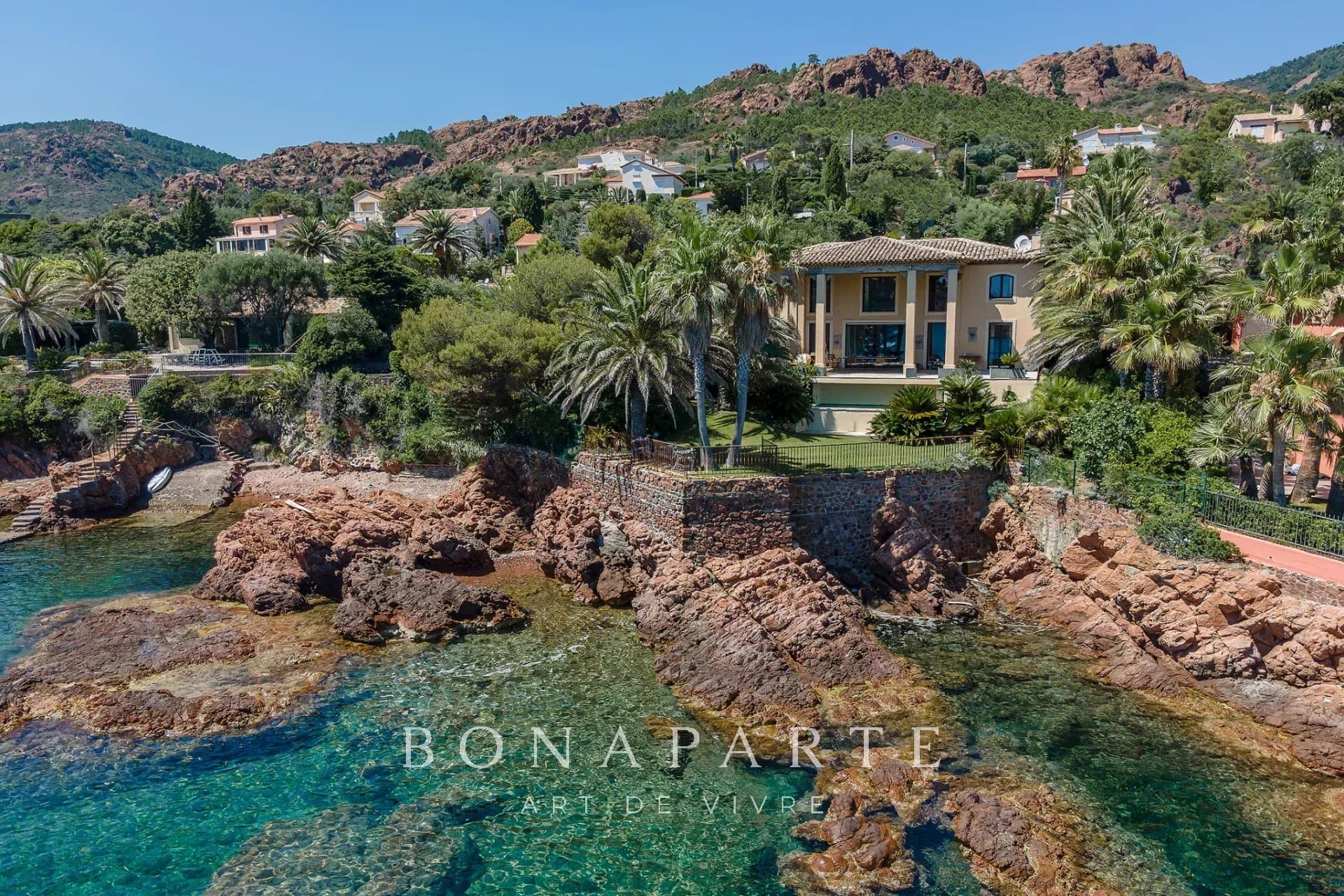 Superbe villa pieds dans l'eau avec accès direct a la mer - Photo 3