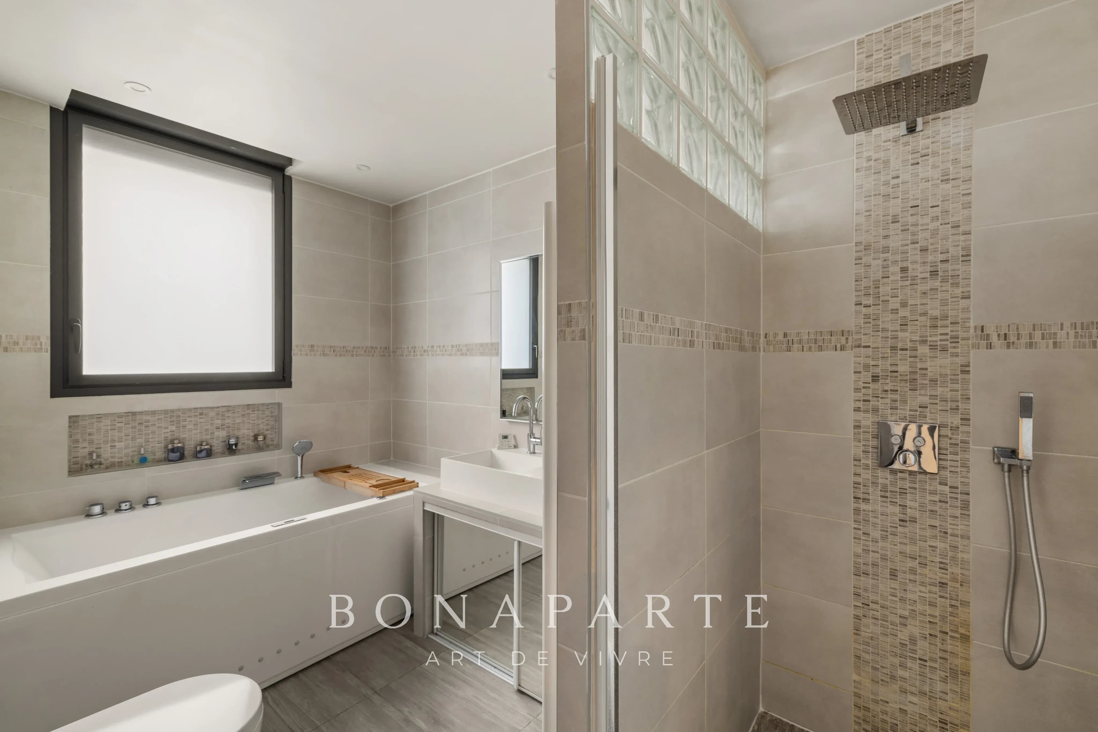 RUEIL-MALMAISON – MAISON CONTEMPORAINE 235 M² – 5 CHAMBRES – PISCINE – SAINT-CUCUFA - Photo 14