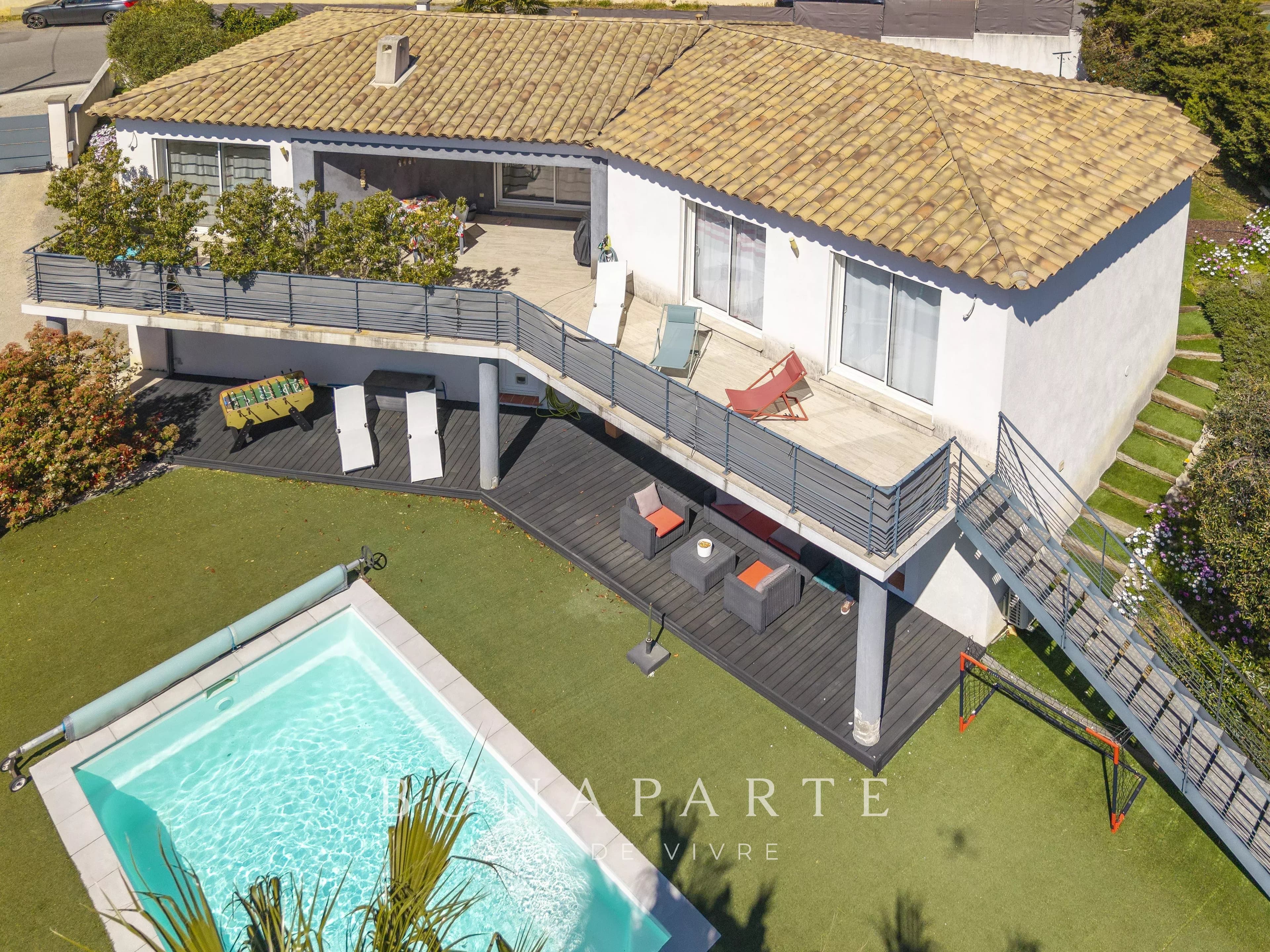 SAINT-AYGULF - Villa récente avec appartement indépendant