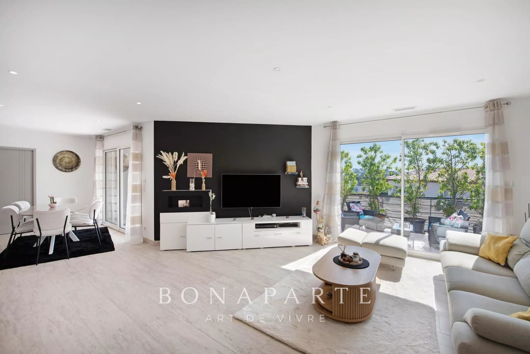 SAINT-AYGULF - Villa récente avec appartement indépendant - Photo 6