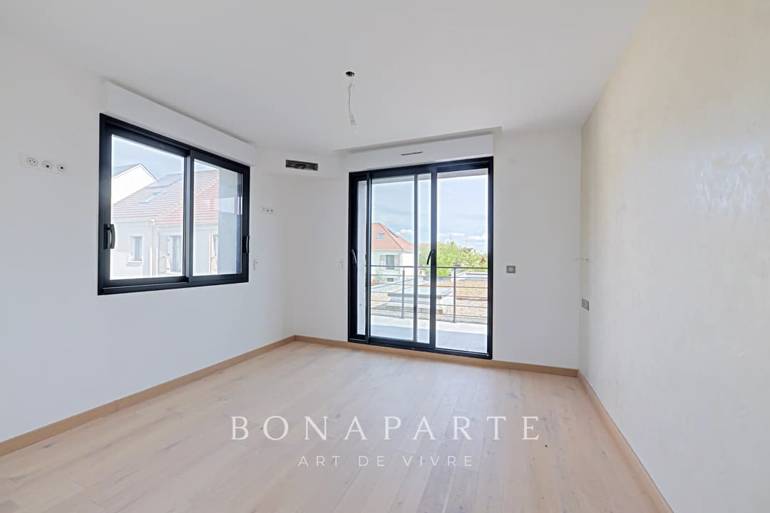 Antony centre – Maison récente de 230 m² avec ascenseur, piscine 8x4 et dépendances sur terrain de 1 150 m² - Photo 15