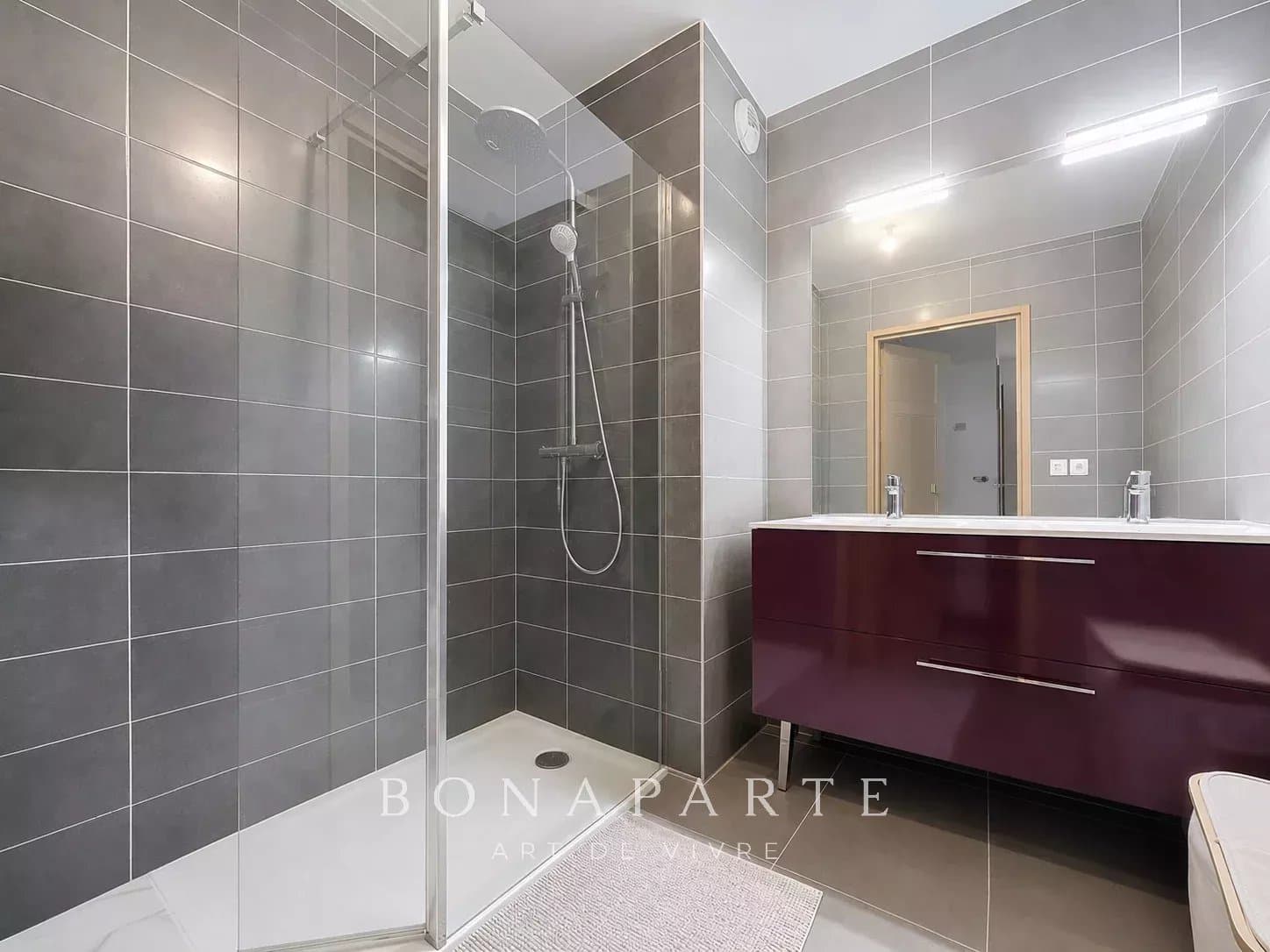 ORNEX – Appartement récent avec terrasse et jardin privatif - Photo 8