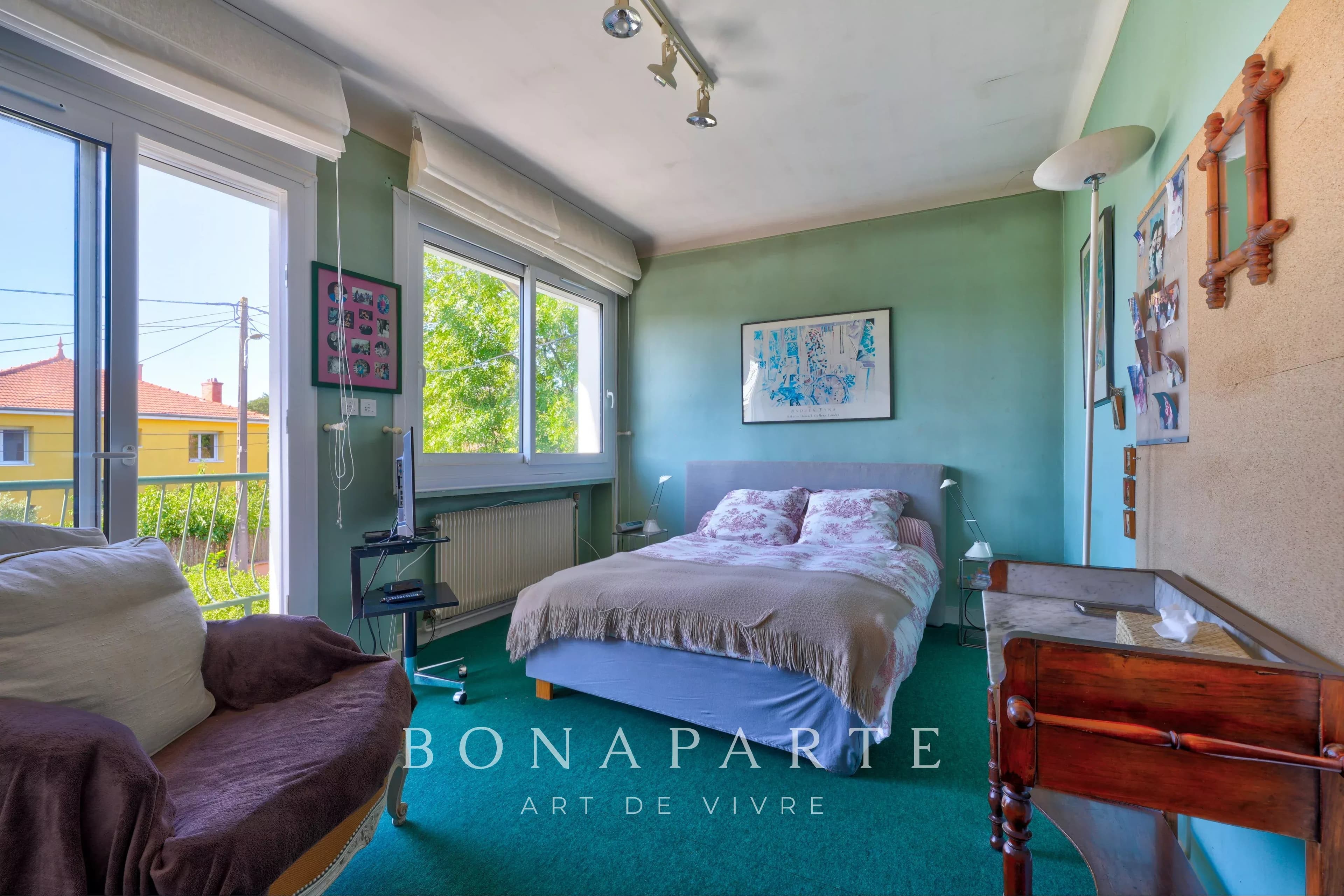 DÉCINES – PROPRIÉTÉ FAMILIALE 197 M² – MAISON PRINCIPALE & MAISON INDÉPENDANTE – TERRAIN 664 M² - Photo 11