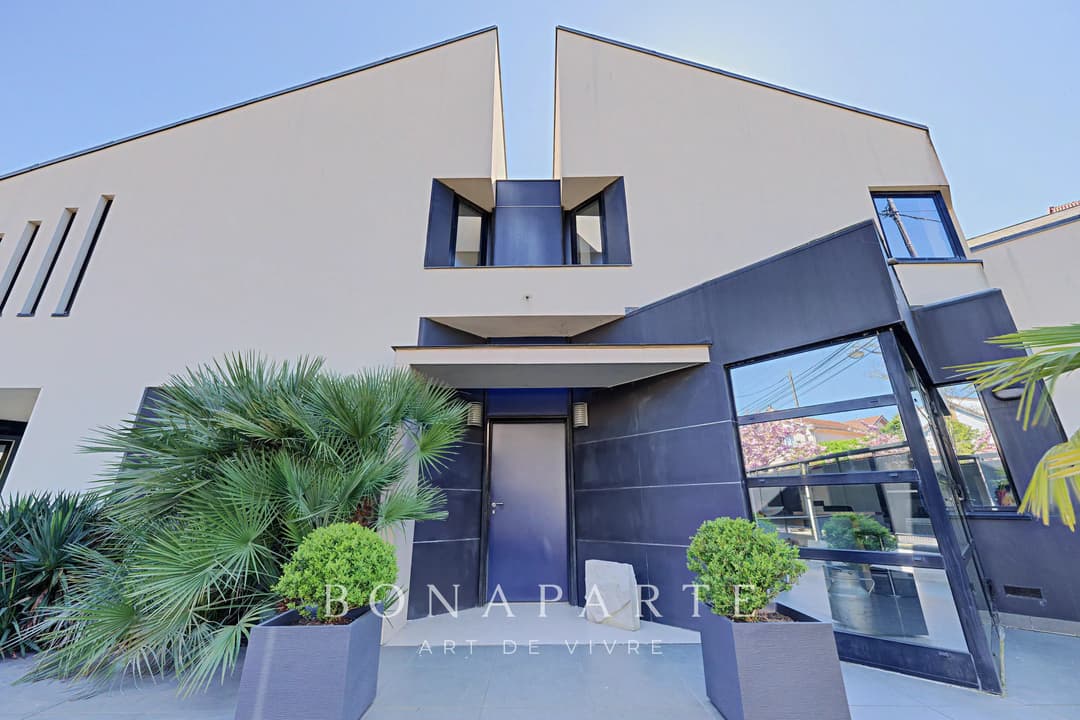 Maison d’architecte – 316 m² habitables – Dépendance indépendante – Piscine intérieure – Sous-sol total – Jardin paysagé de 800 m² - Photo 26