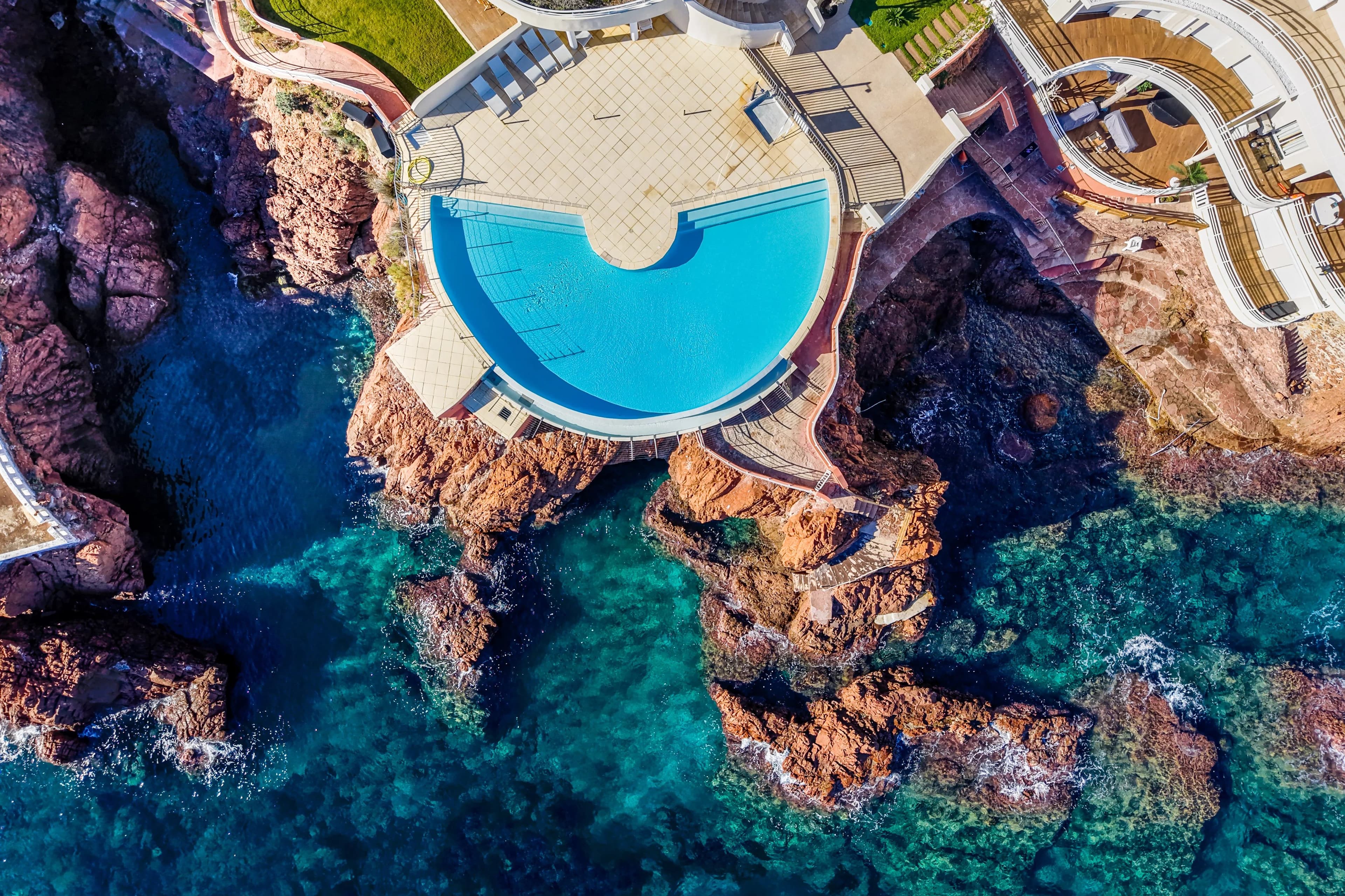 VUE MER PANORAMIQUE : Duplex d’exception de 60 m² pieds dans l’eau avec jardin privatif de 36 m² - Photo 2