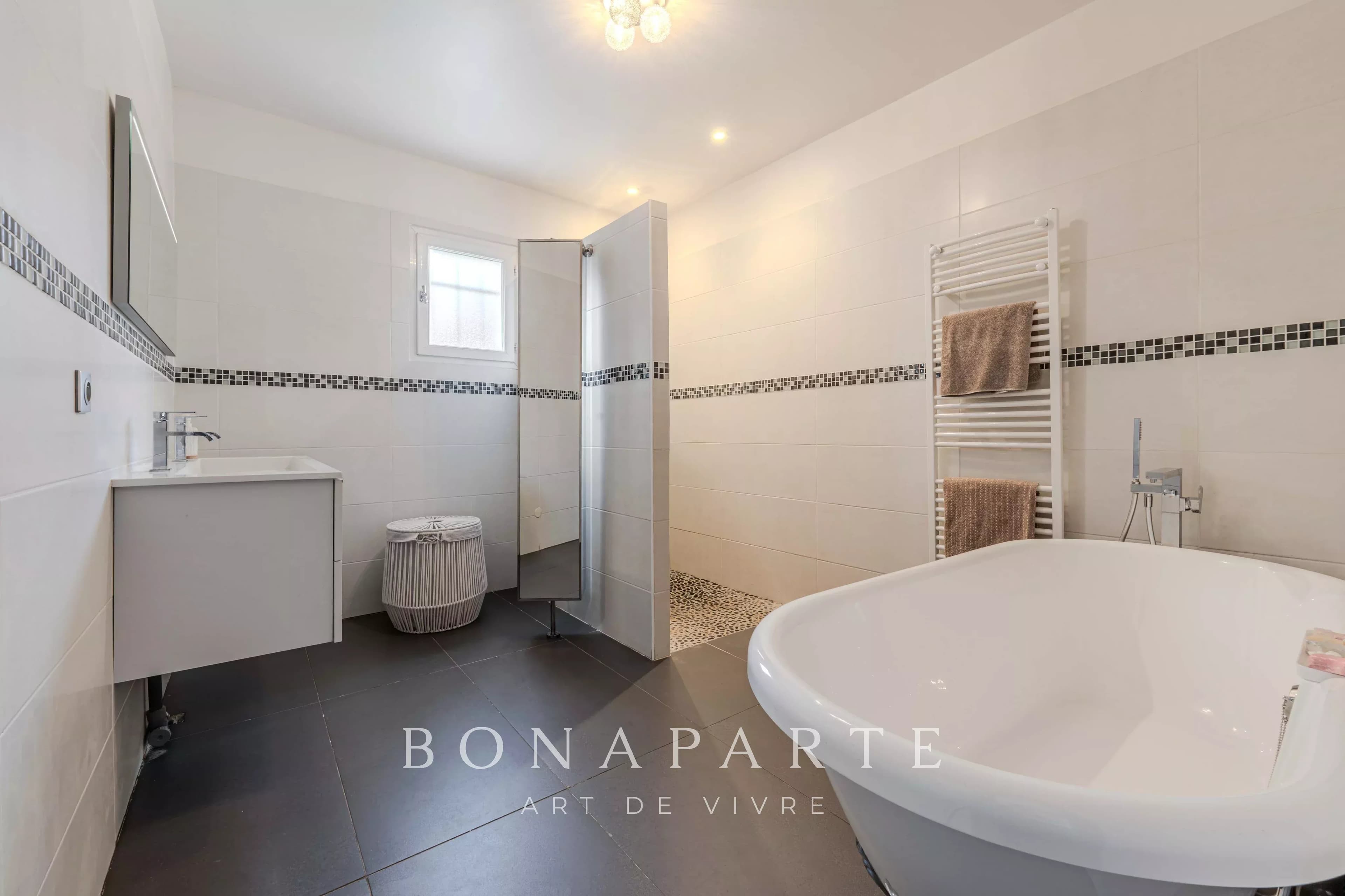Villa d’architecte avec piscine et dépendance – Secteur recherché de Montpellier - Photo 10