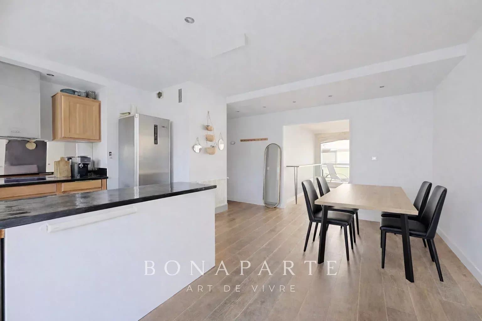 Appartement traversant avec deux terrasses - Photo 7