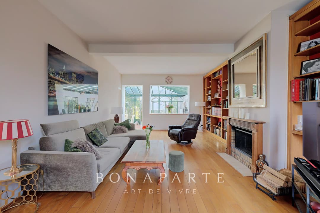 SURESNES - Maison en pierre meulière avec jardin à l’abri des regards – 204 m² - Photo 9