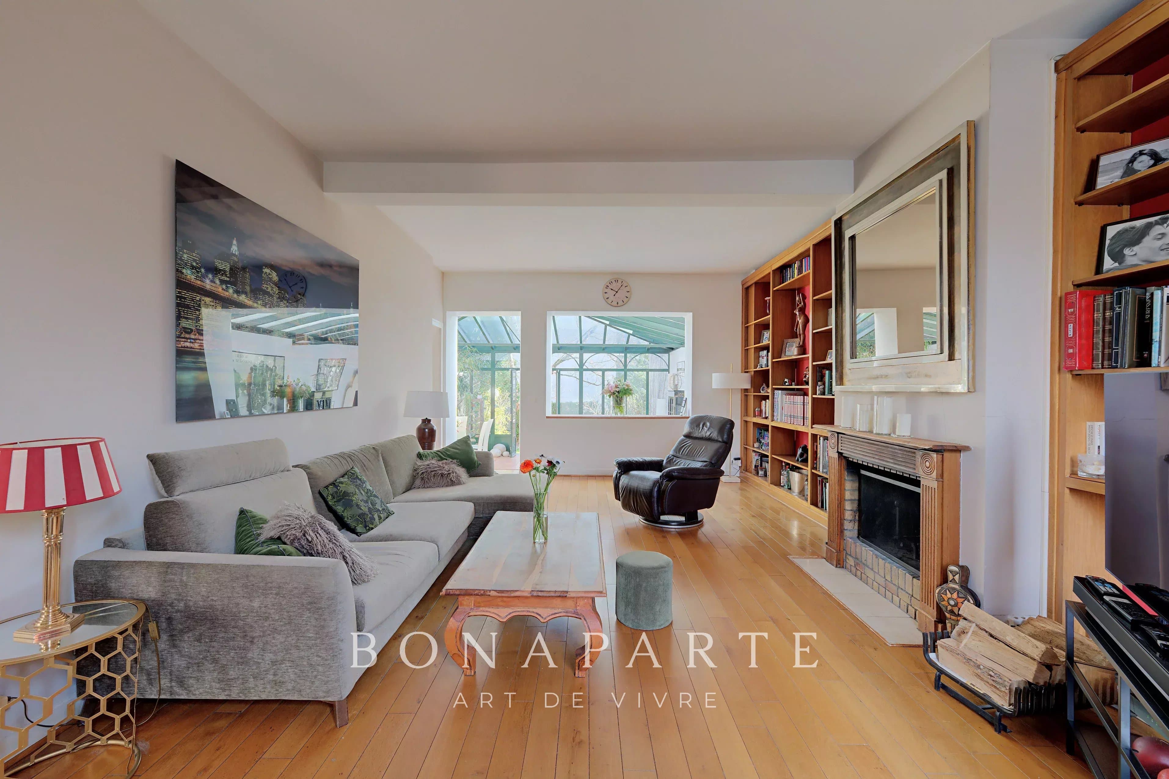 SURESNES - Maison en pierre meulière avec jardin à l’abri des regards – 204 m² - Photo 9