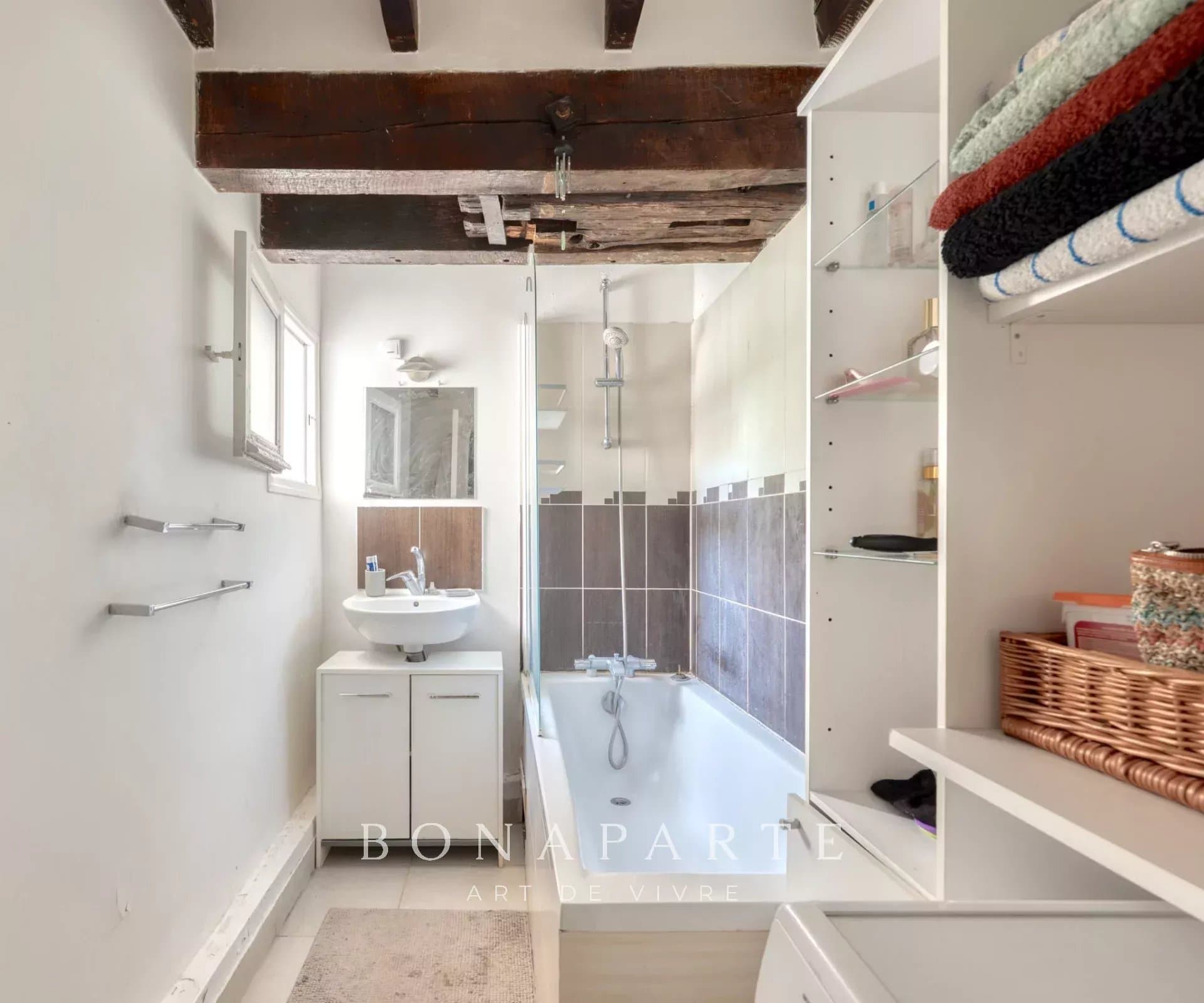 Charmant 2 pièces - Place des Vosges - Photo 8