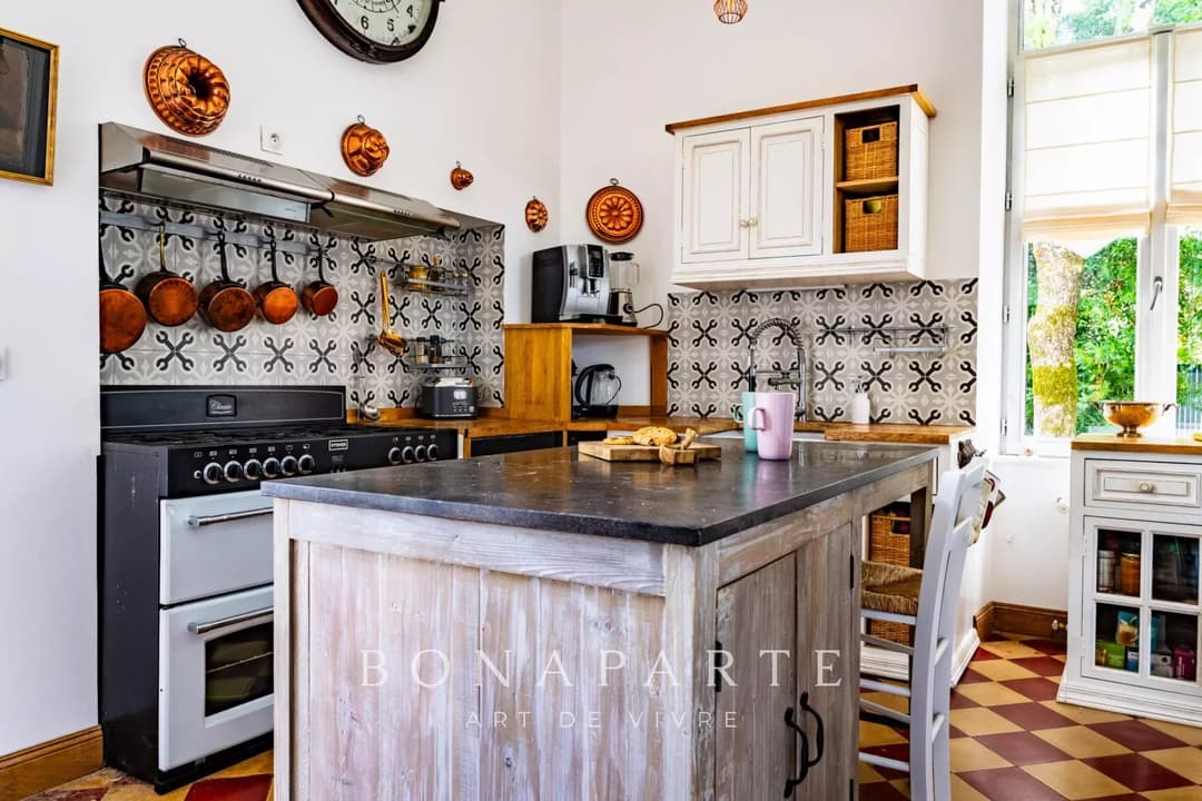 Charme et Art de Vivre à la Française : magnifique Maison de Maître en plein cœur de village - Photo 10