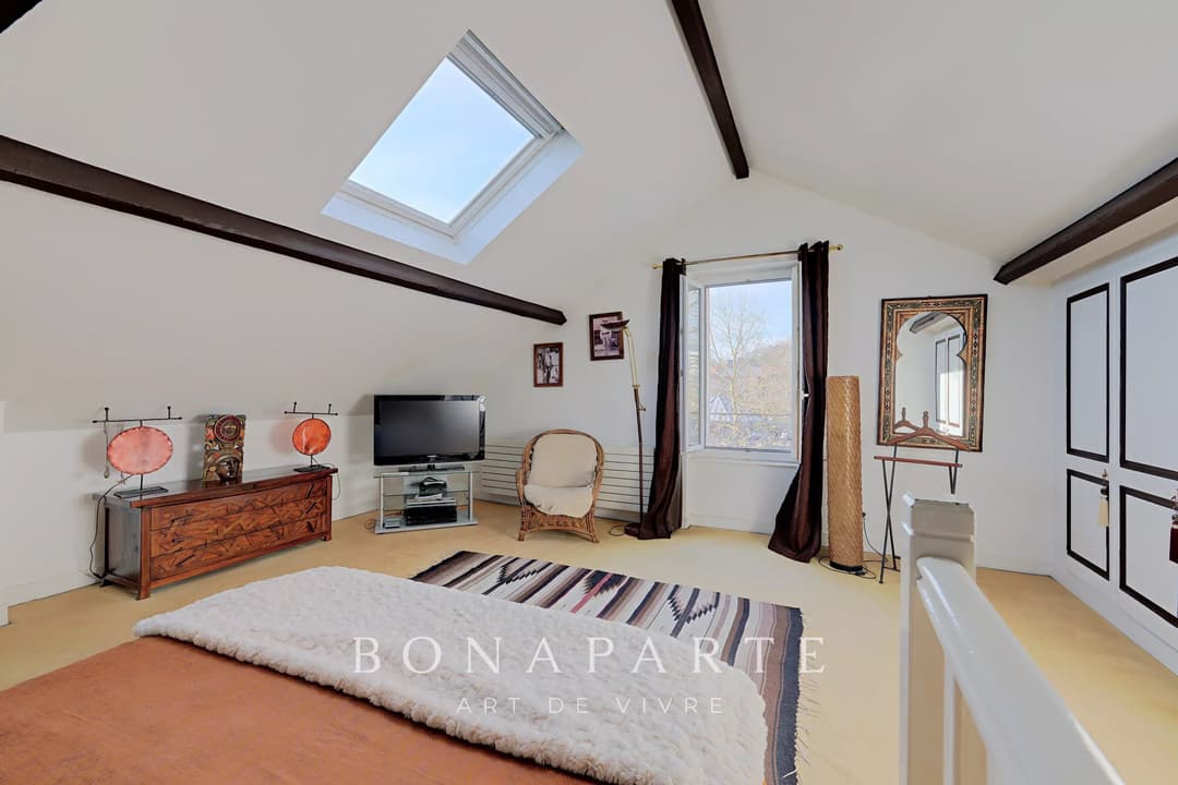 SURESNES - Maison en pierre meulière avec jardin à l’abri des regards – 204 m² - Photo 17