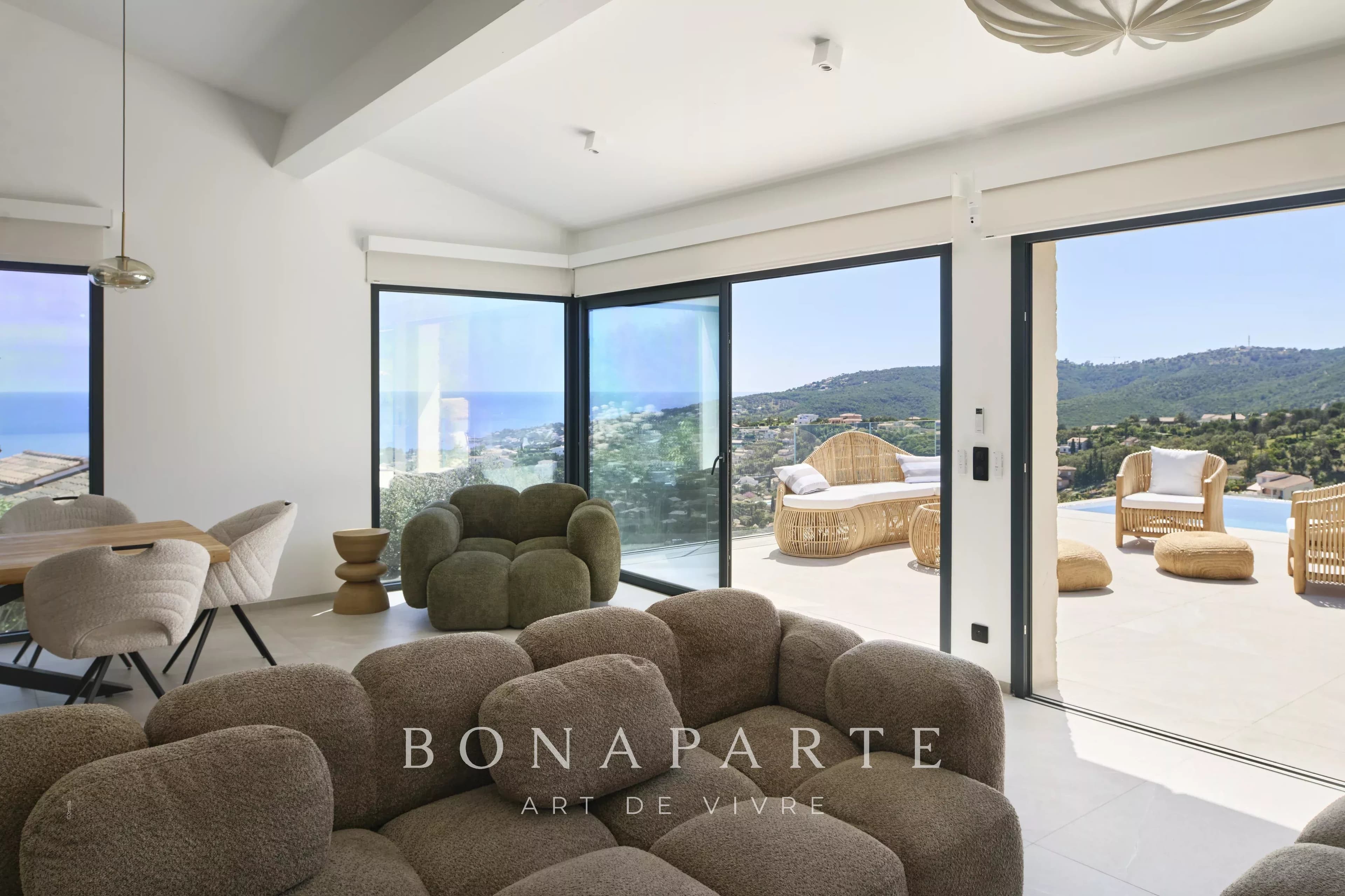 LES ISSAMBRES : Villa contemporaine d’exception – 257 m² habitables – Vue mer panoramique - Photo 4