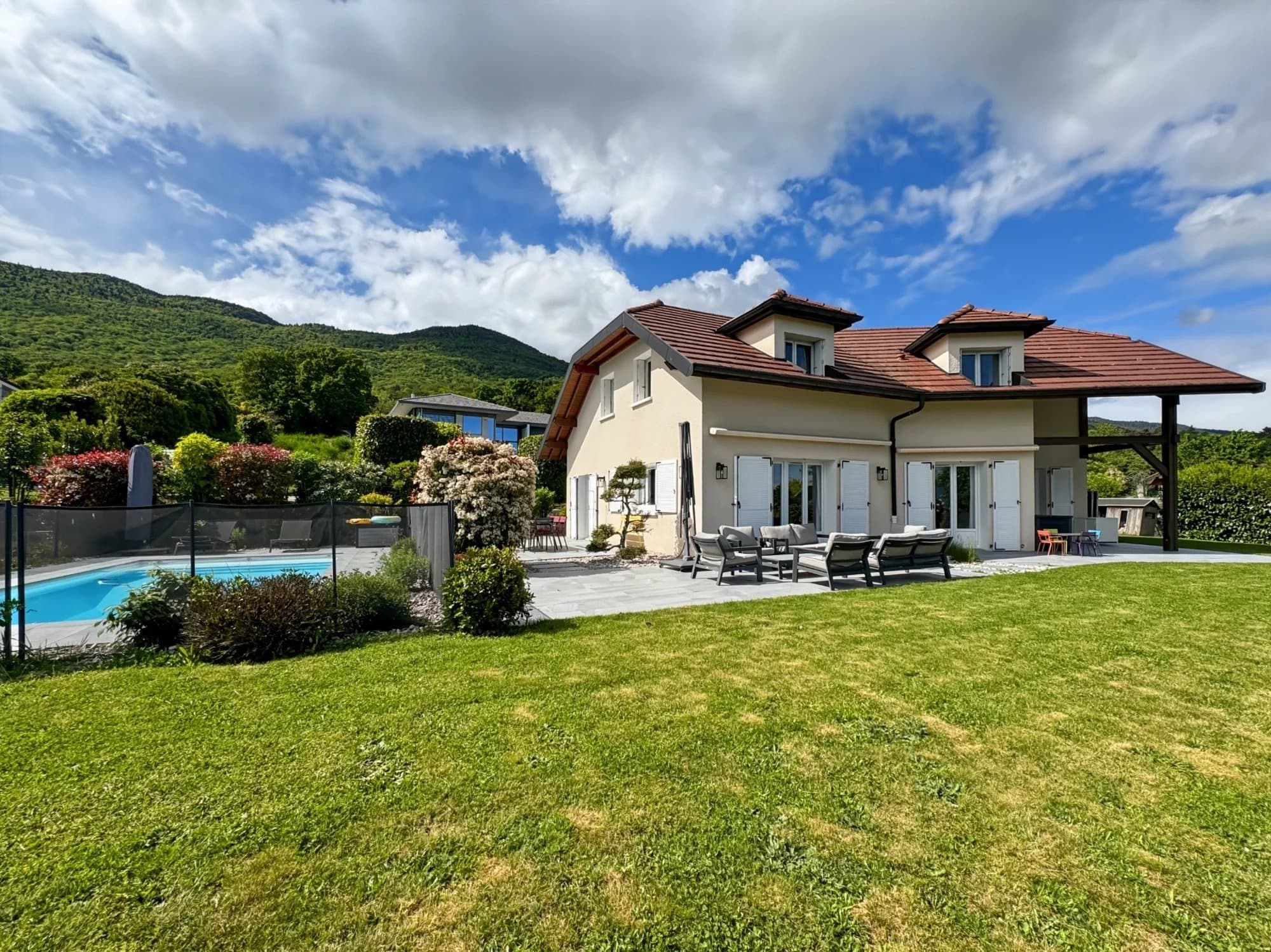 DIVONNE-LES-BAINS, VILLA INDIVIDUELLE P7, BEAU JARDIN, PISCINE, ETAT IRREPROCHABLE - Photo 1