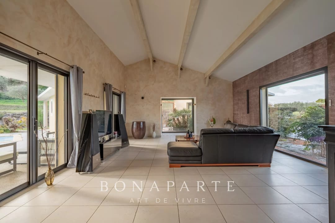 AIX-EN-PROVENCE - VILLA DE 225M² HABITABLES AVEC PISCINE ET PARC D'UN HECTARE - DPE A - Photo 3