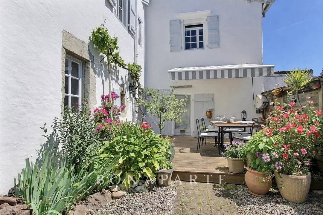 AHETZE - APPARTEMENT AVEC JARDIN - Photo 2