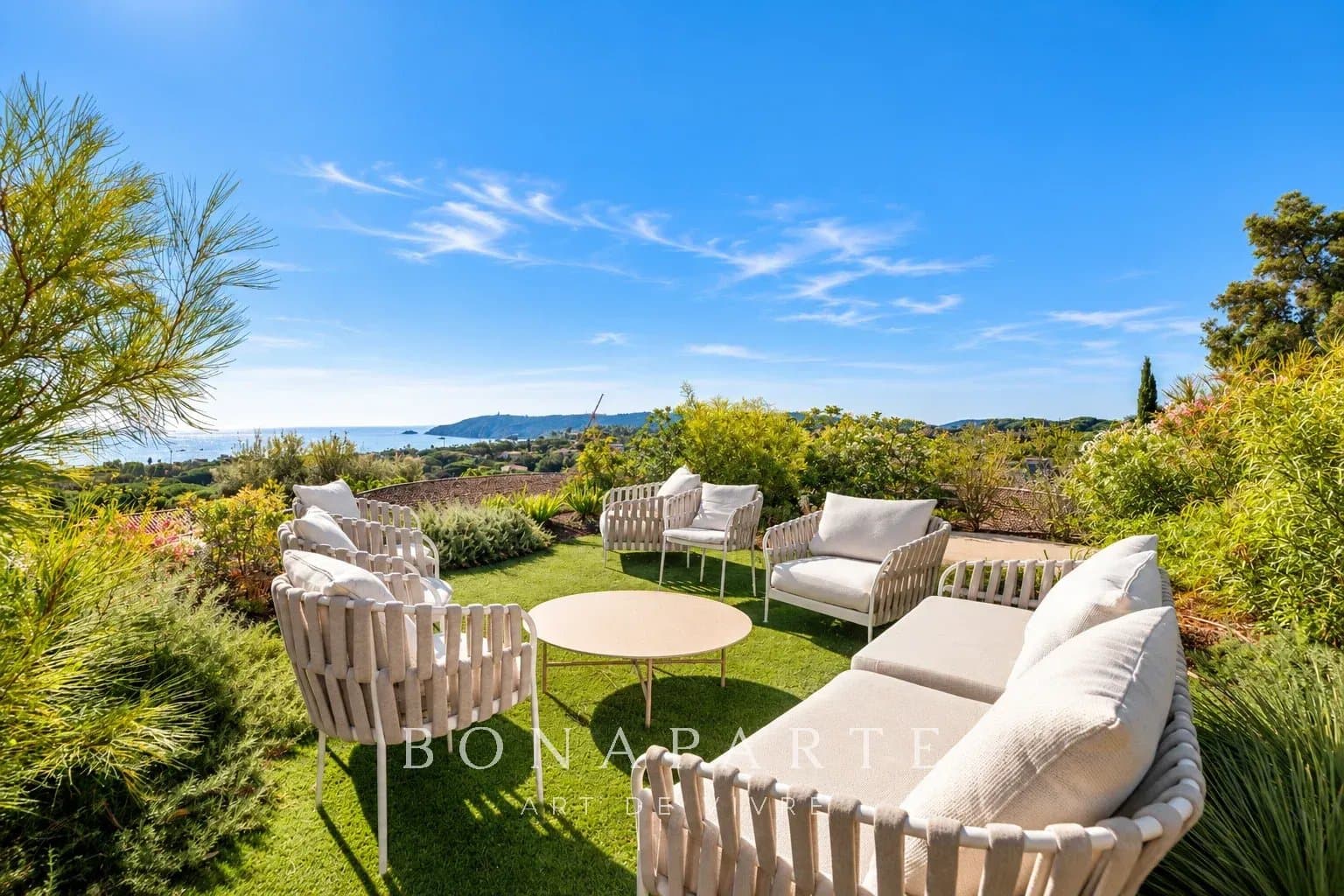 RAMATUELLE – PLAGE DE PAMPELONNE: Villa contemporaine d’exception avec vue panoramique sur la Méditerranée - Photo 4