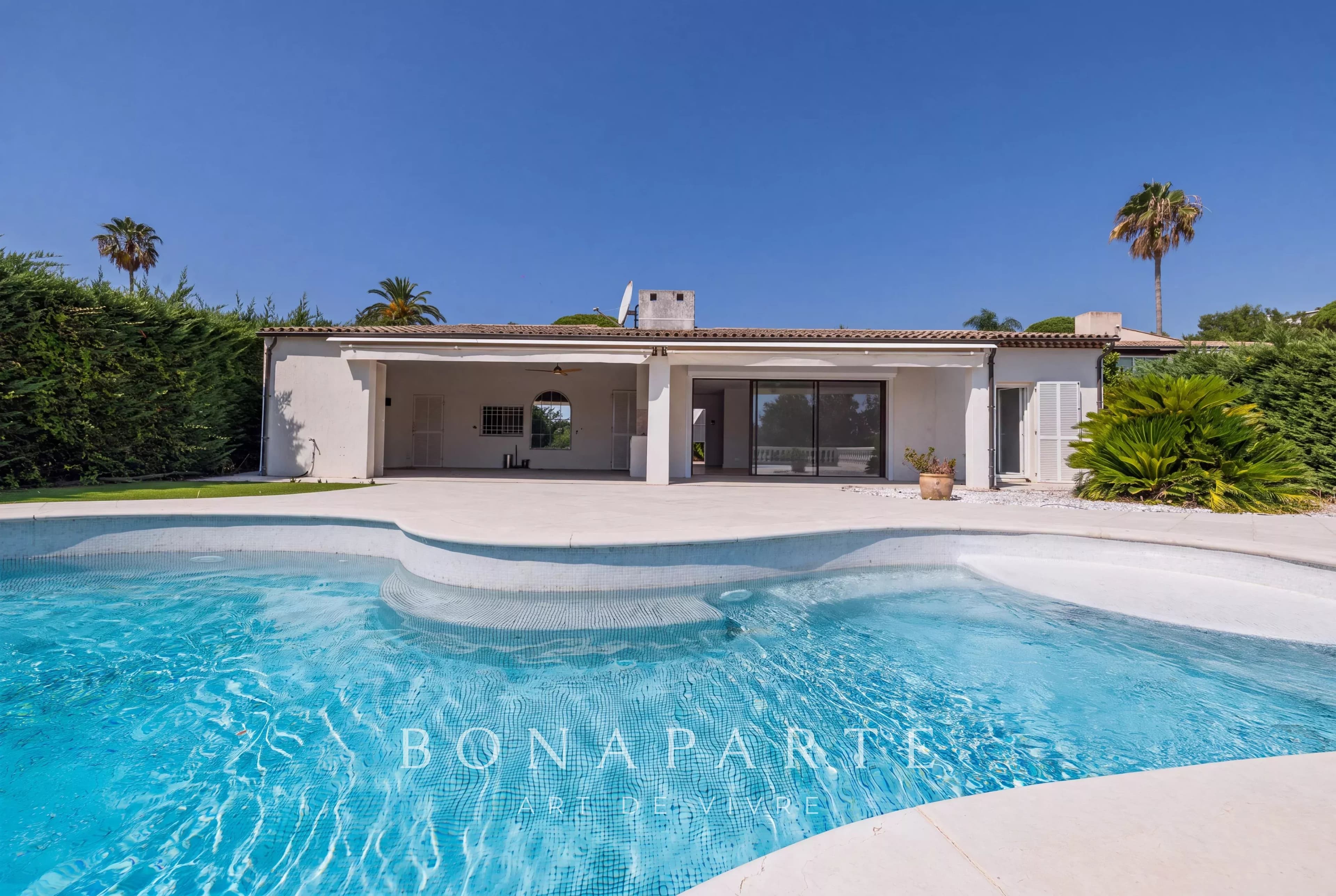 HAUTS DE VAUGRENIER – VILLA CONTEMPORAINE D'EXCEPTION - Photo 1