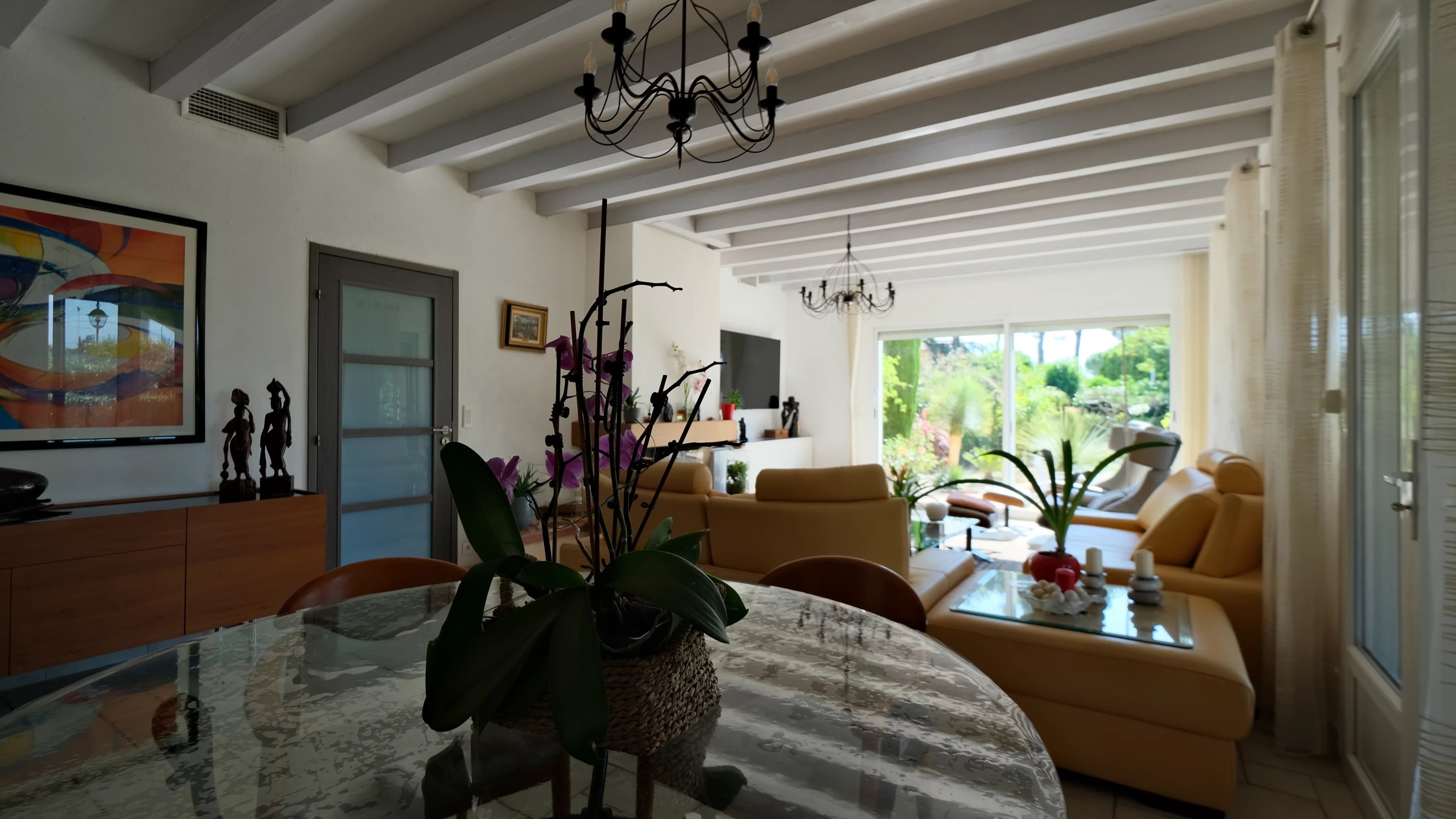 À Sauvian, maison familiale rénovée avec piscine et grand jardin paysager de 1 000 m² - Photo 6