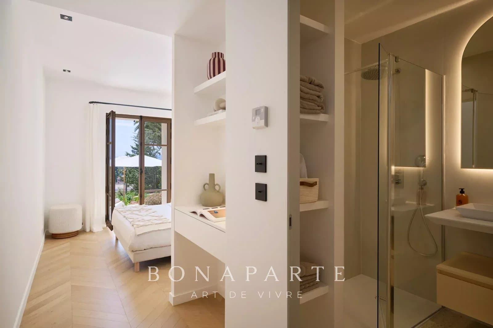 Villa Belle Epoque rénovée avec vue mer dominante, piscine, dépendance et jardin - Photo 18