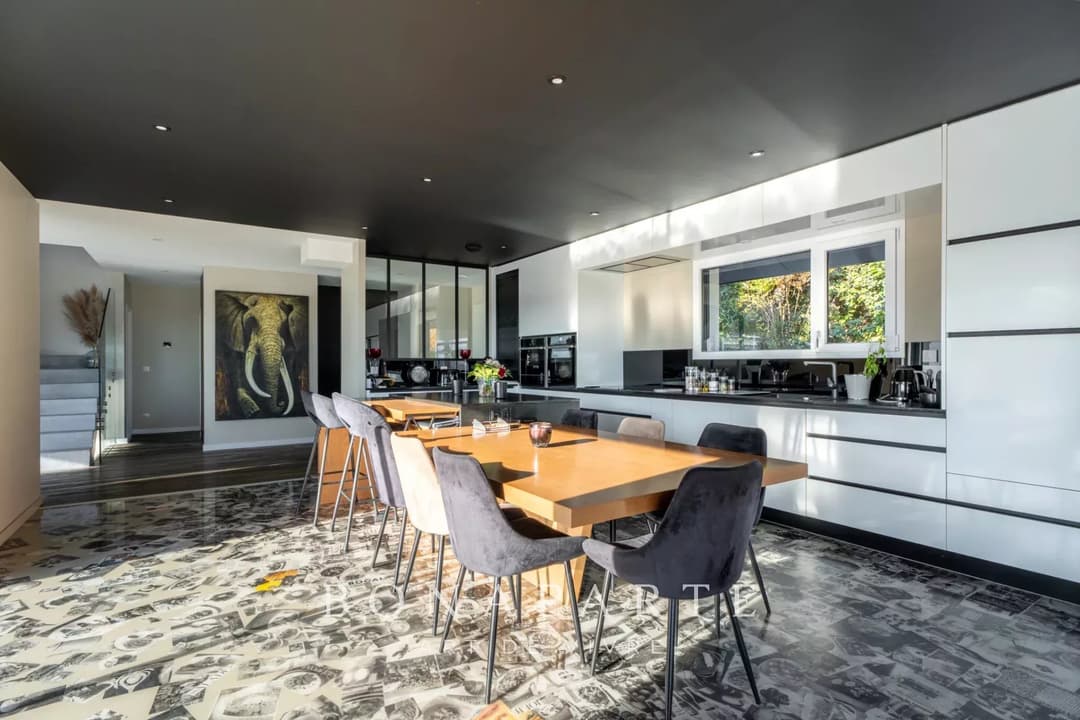 Divonne-les-Bains - Magnifique villa contemporaine avec piscine et vue Mont-Blanc - Photo 4