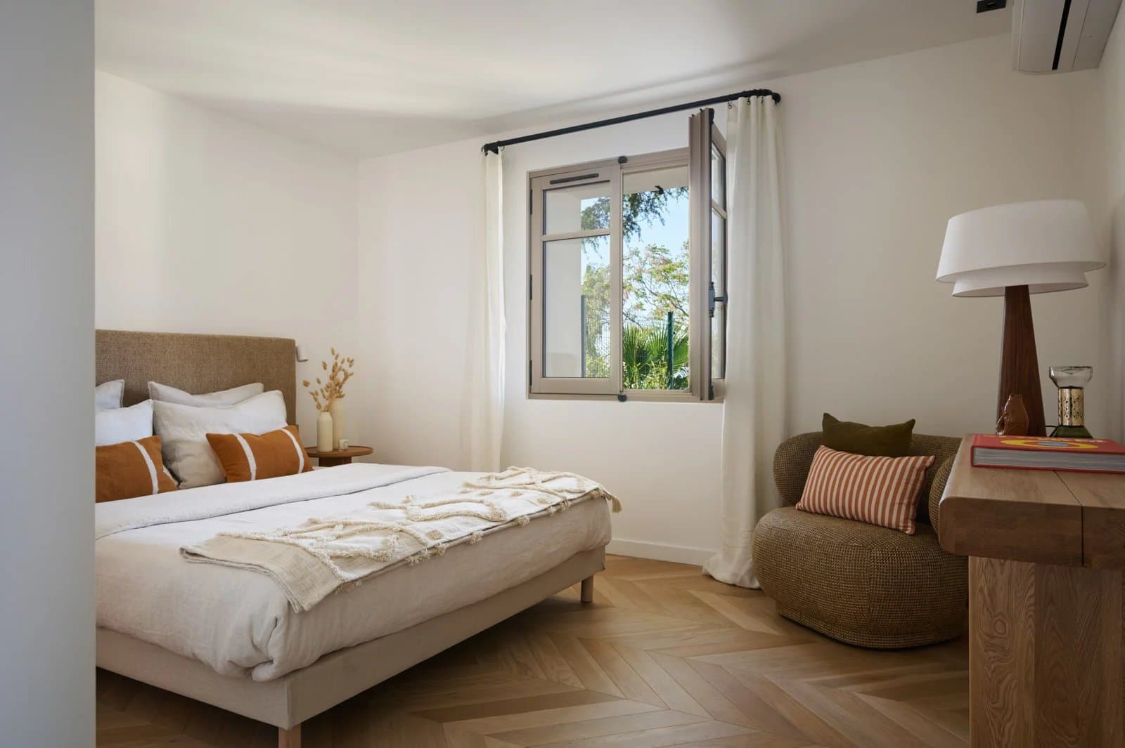 Villa Belle Epoque rénovée avec vue mer dominante, piscine, dépendance et jardin - Photo 16