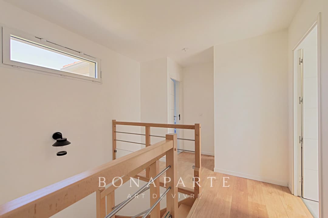MAISONS-LAFFITTE, MAISON RECENTE À PROXIMITÉ IMMÉDIATE DU CENTRE-VILLE - Photo 9
