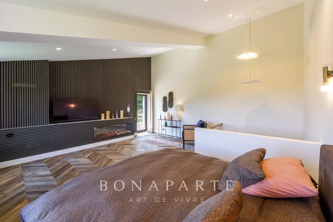 RARE : Superbe propriété en pierre d'une surface totale de plus de 450 m² entièrement rénovée - Photo 10