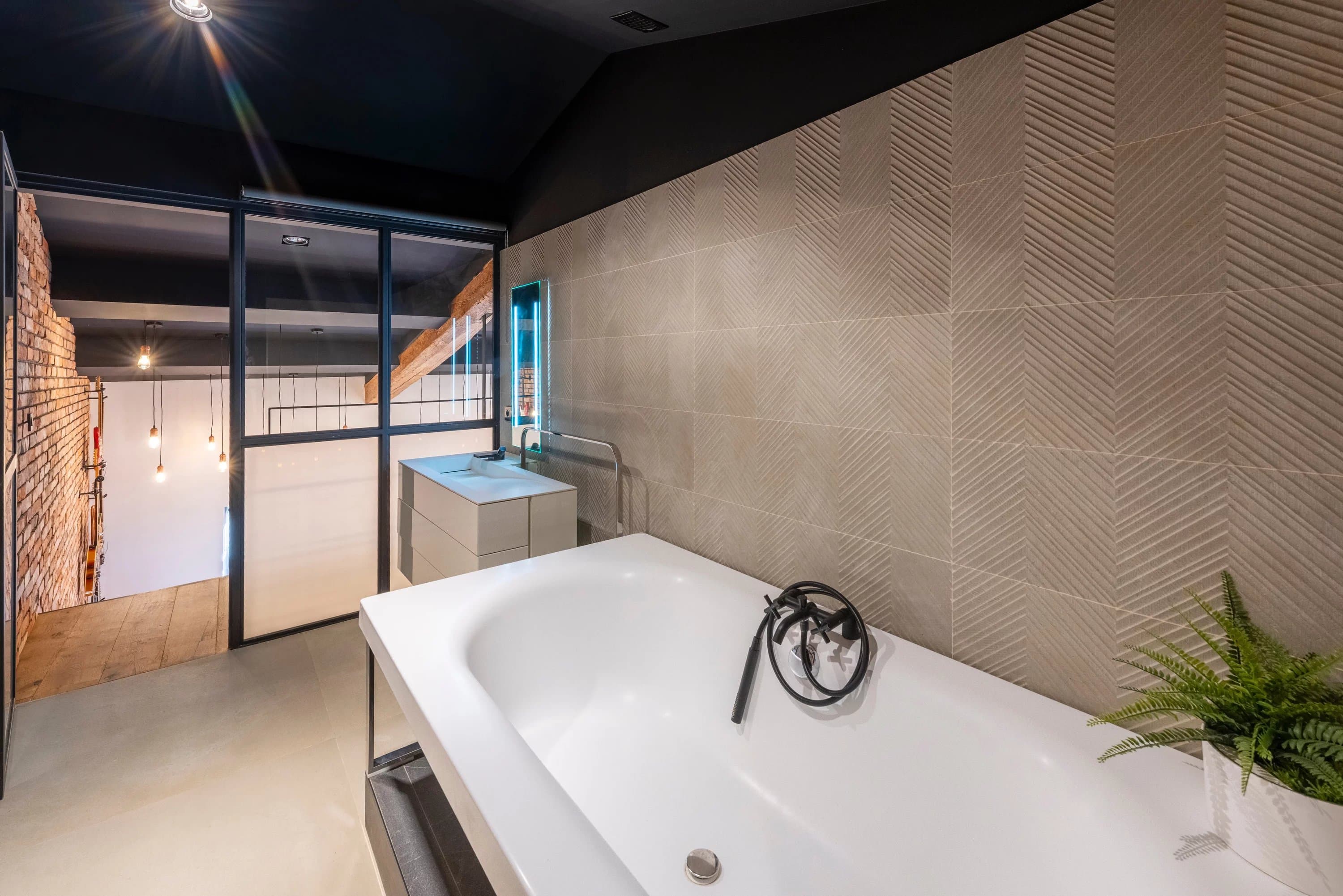 FREJUS - LUXUEUX APPARTEMENT DUPLEX DE 142M² AVEC TERRASSE - Photo 13