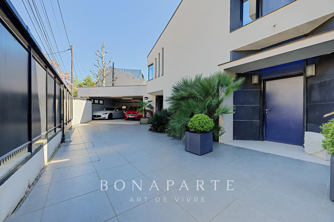 Maison d’architecte – 316 m² habitables – Dépendance indépendante – Piscine intérieure – Sous-sol total – Jardin paysagé de 800 m² - Photo 25