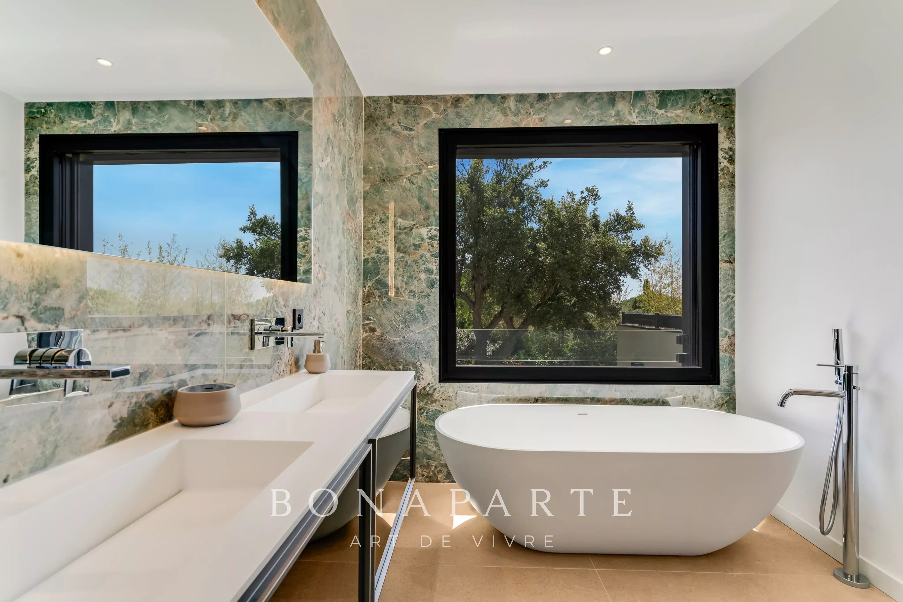 SAINTE-MAXIME - JOLIE VILLA CONTEMPORAINE DE 230m² - A PIEDS DE LA PLAGE DE LA NARTELLE - Photo 13