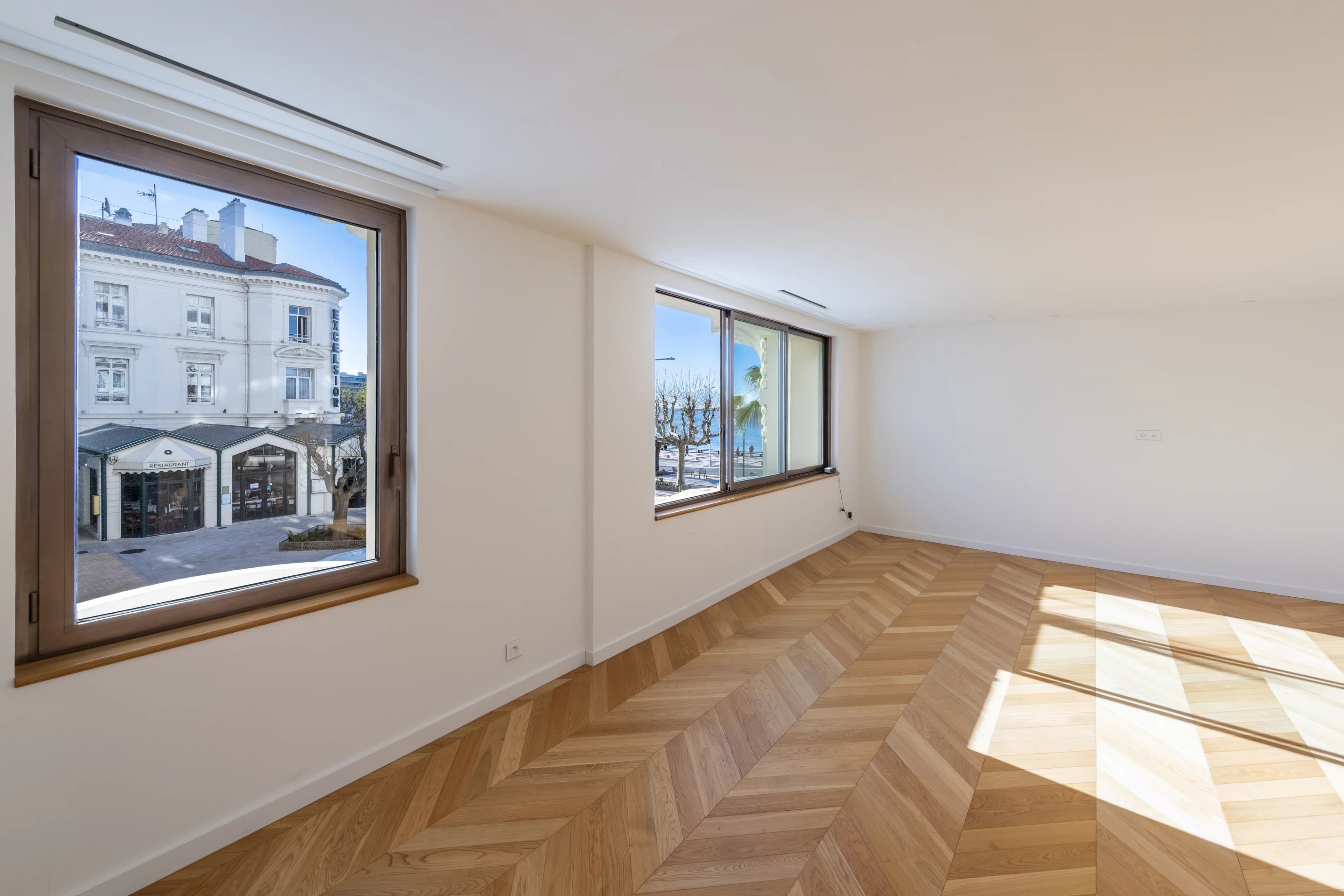 Magnifique cachet pour cet appartement T3 de 107m² situé en plein centre-ville à moins de 50m de la mer - Photo 5