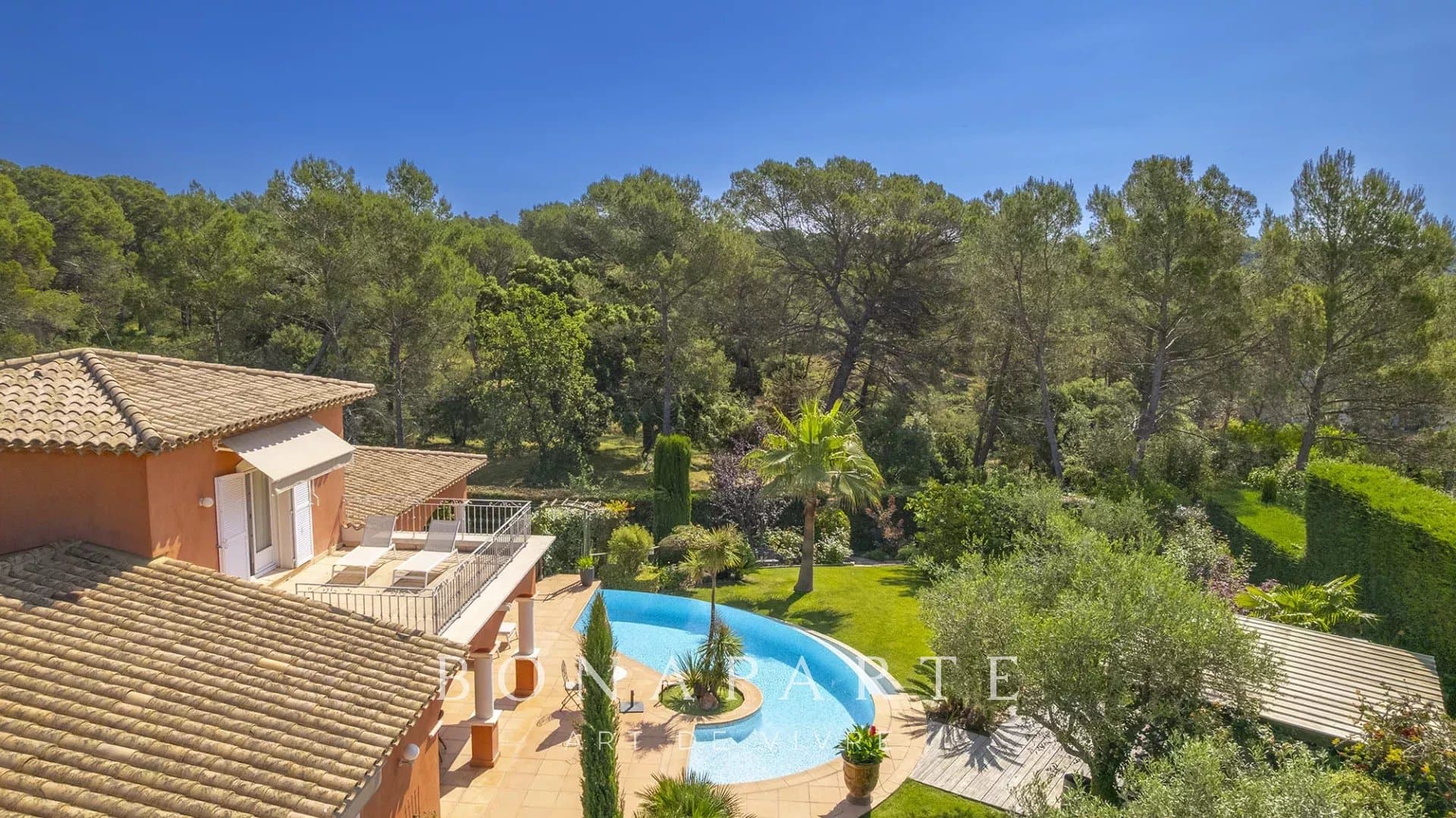 Située dans un secteur demandé, belle villa néoprovençale aux prestations soignées - Photo 10