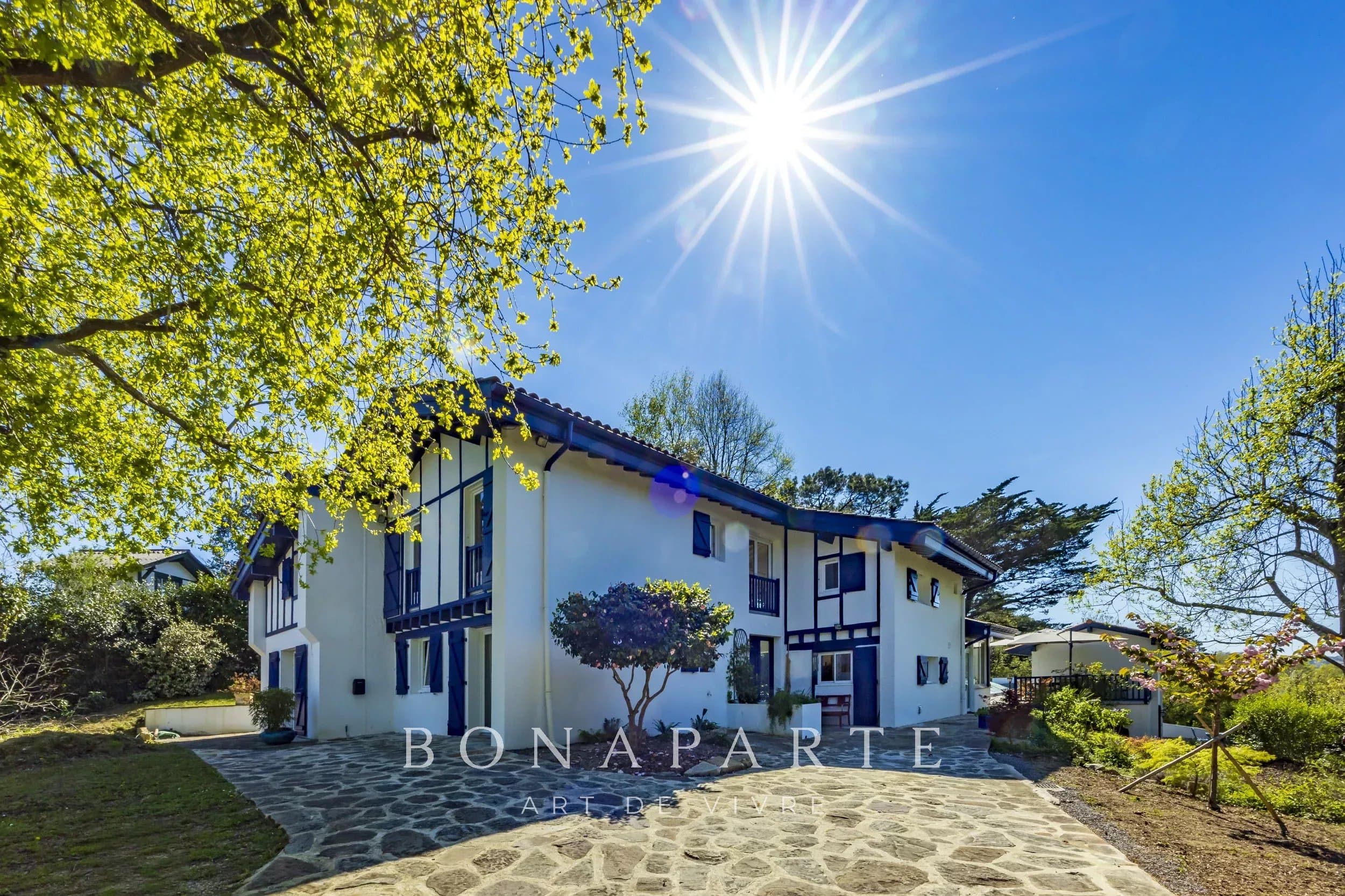 SAINT-JEAN-DE-LUZ - PROPRIETE AVEC PISCINE ET ANNEXE - Photo 1