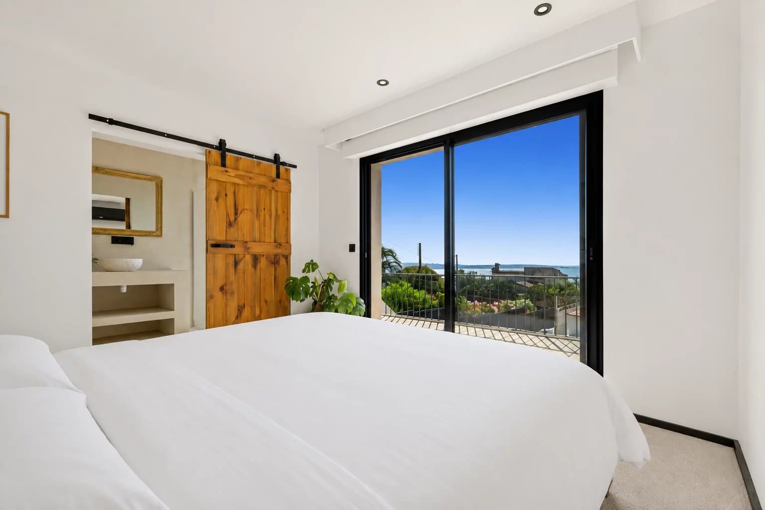 Aux portes de SUPER CANNES, élégante villa entiérement rénovée - vue mer panoramique - position dominante - Photo 15