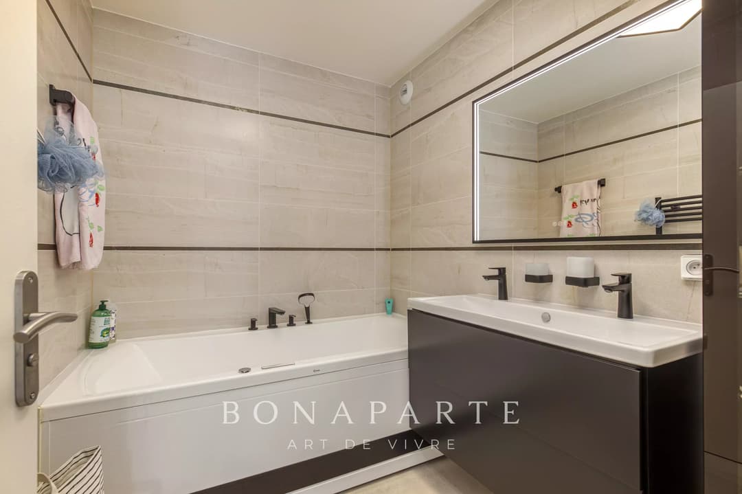 Ferney-Voltaire, T4 avec terrasse et jardin - Photo 13