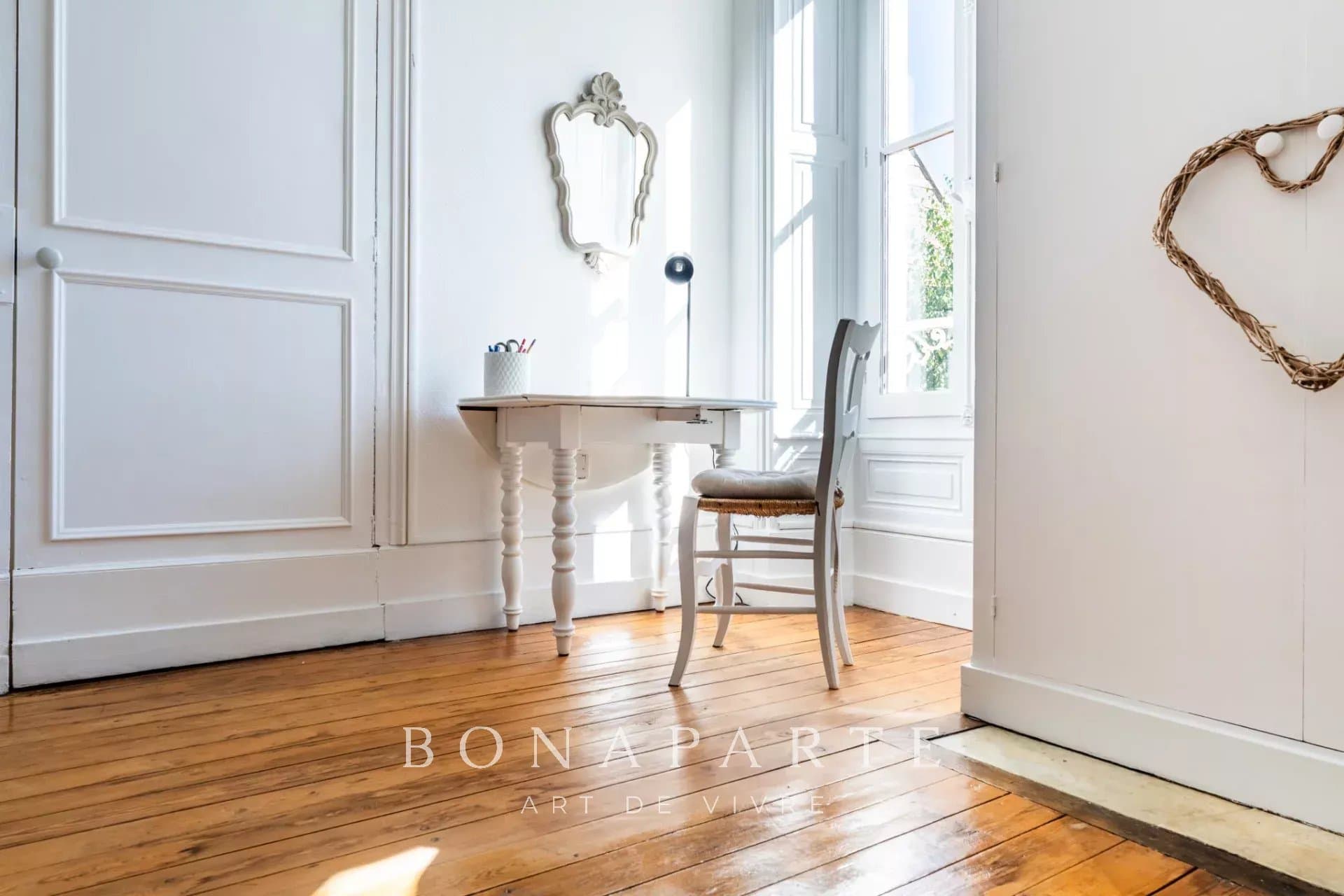 Hôtel particulier de charme en cœur de ville et son grand jardin verdoyant - Photo 9