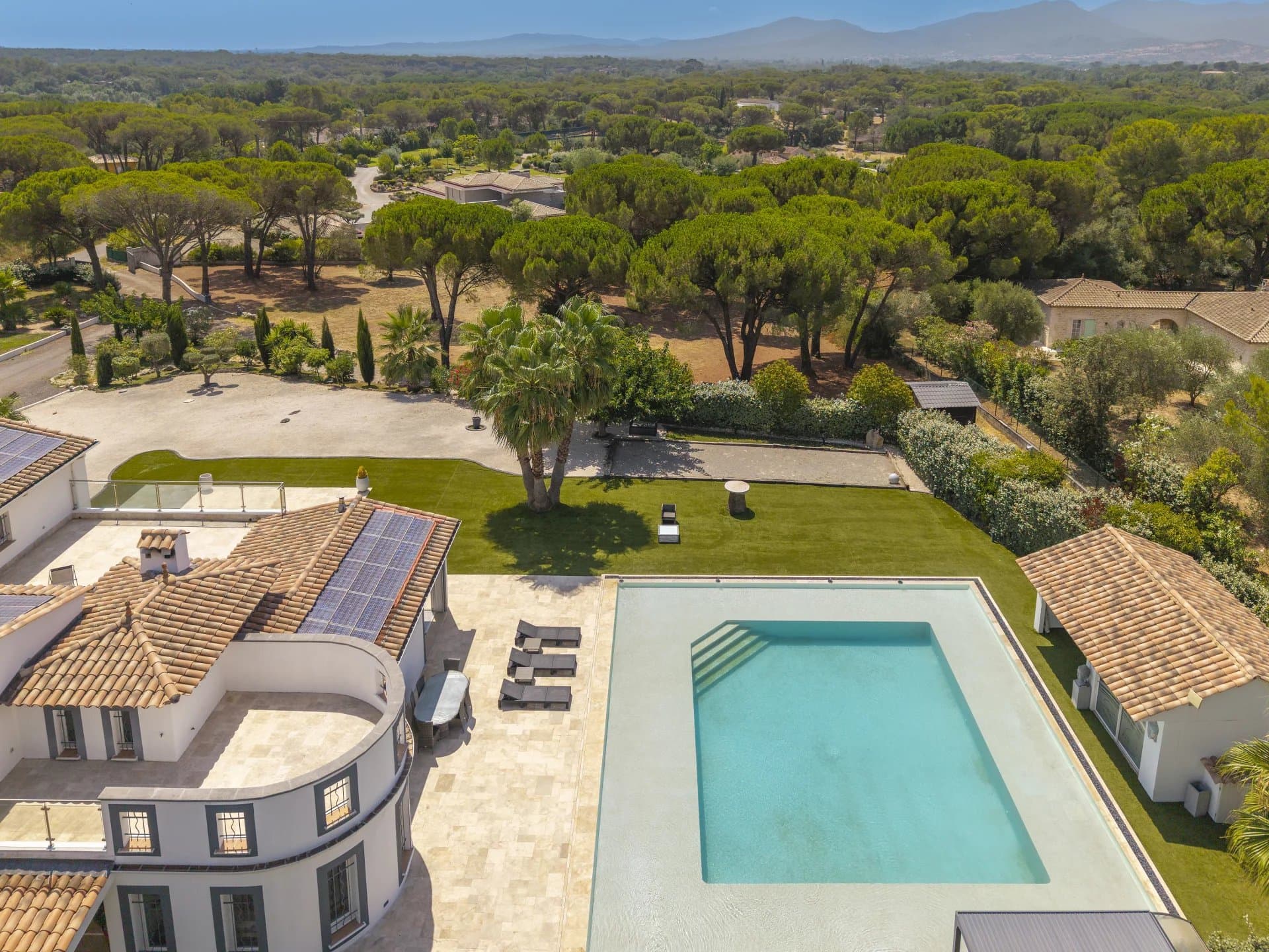 ROQUEBRUNE-SUR-ARGENS - NOUVEAUTÉ EXCLUSIVITÉ PROPRIÉTÉ AUX PRESTATIONS HAUT DE GAMME - Photo 1