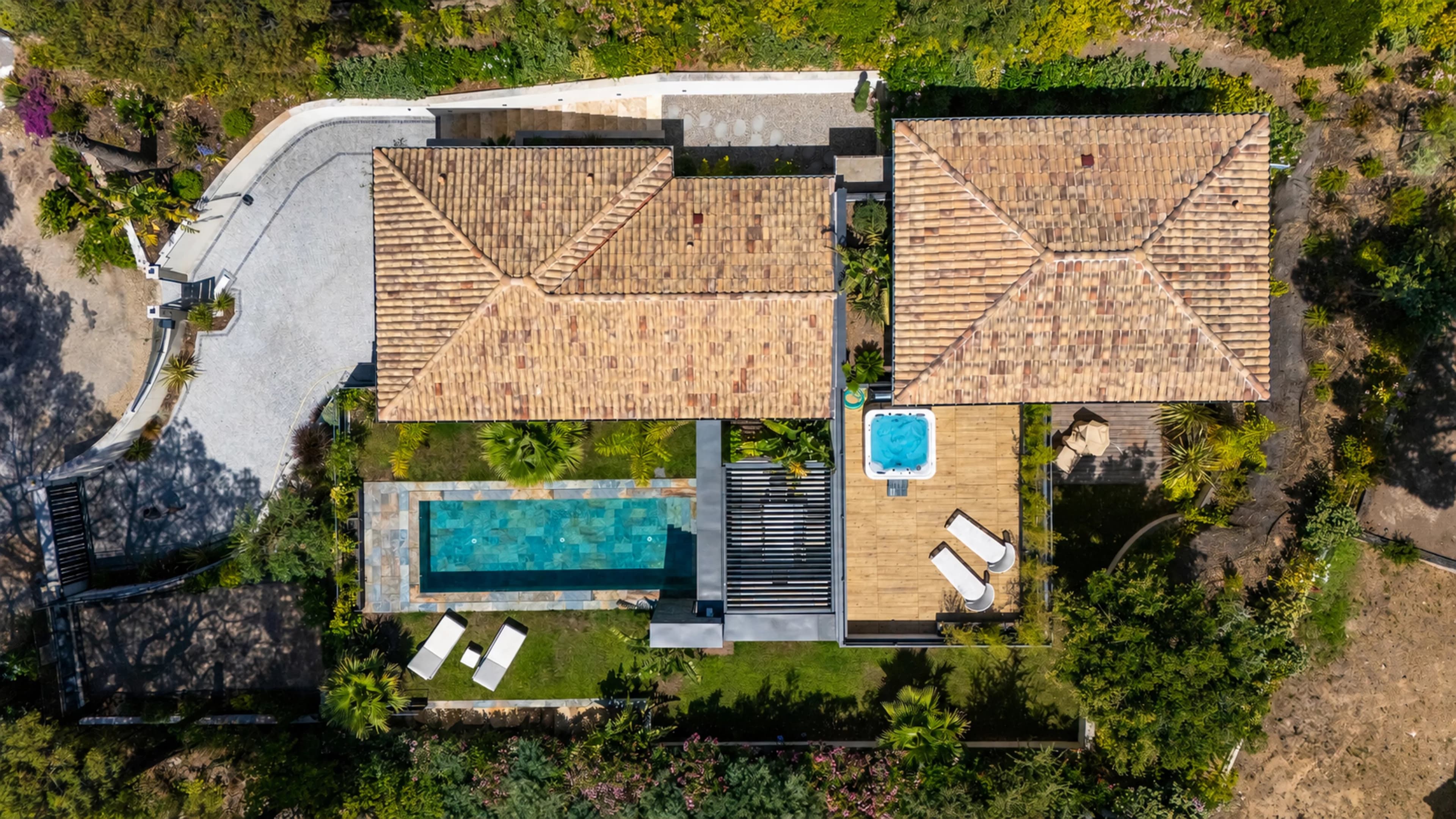 SAINTE-MAXIME - JOLIE VILLA CONTEMPORAINE DE 230m² - A PIEDS DE LA PLAGE DE LA NARTELLE - Photo 20