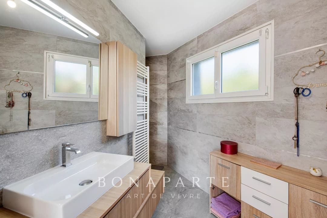 SAINT-AYGULF - Villa récente avec appartement indépendant - Photo 14