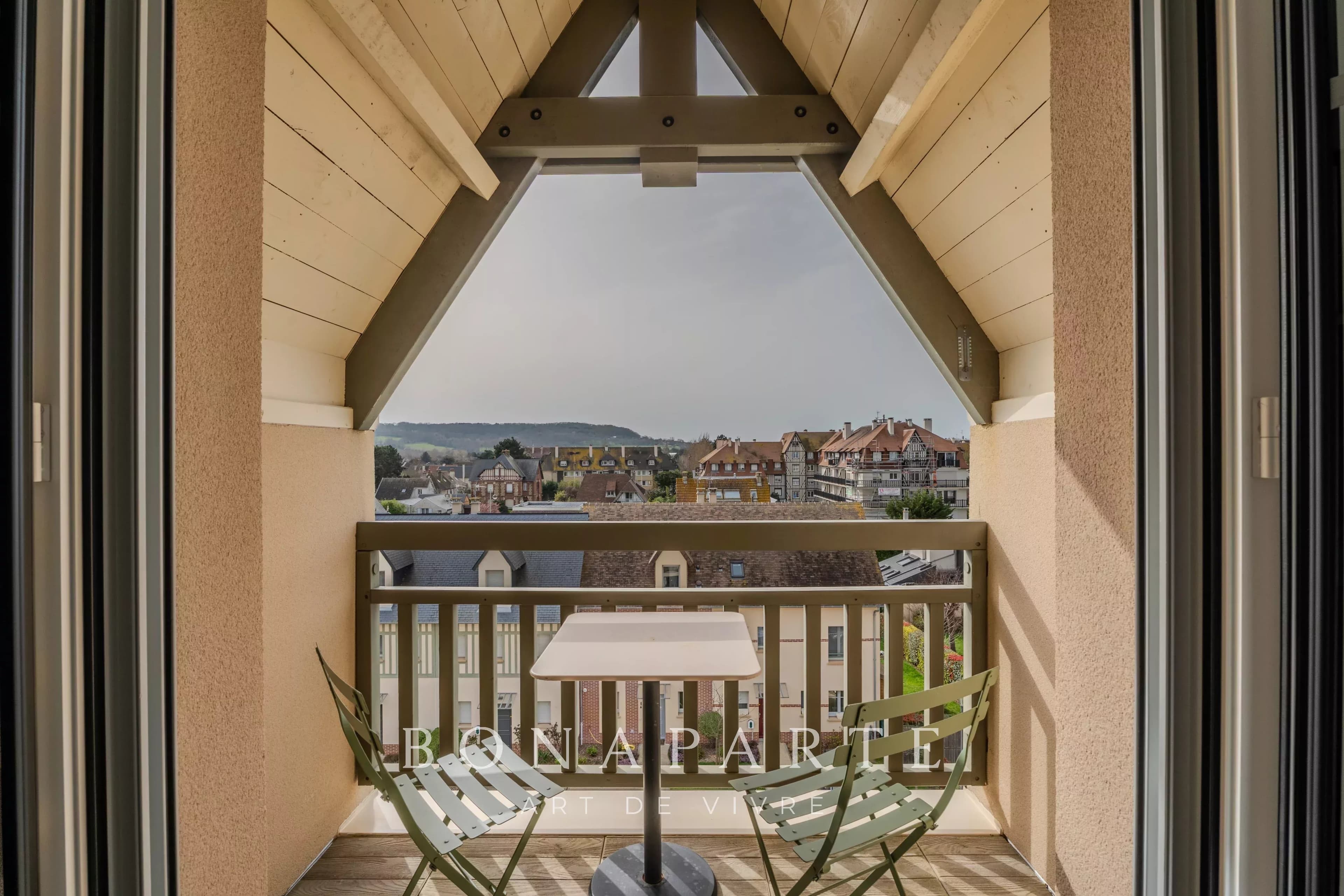 SUPERBE 2 PIÈCES DERNIER ÉTAGE, AVEC BALCON ET PARKING - Photo 4